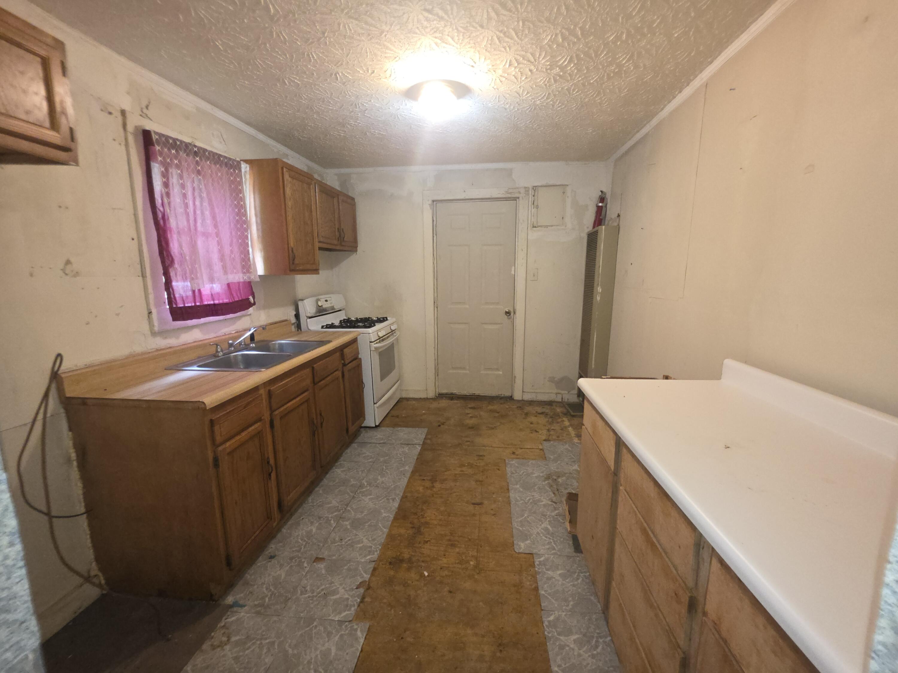 1303 E Main Street Property Photo 11