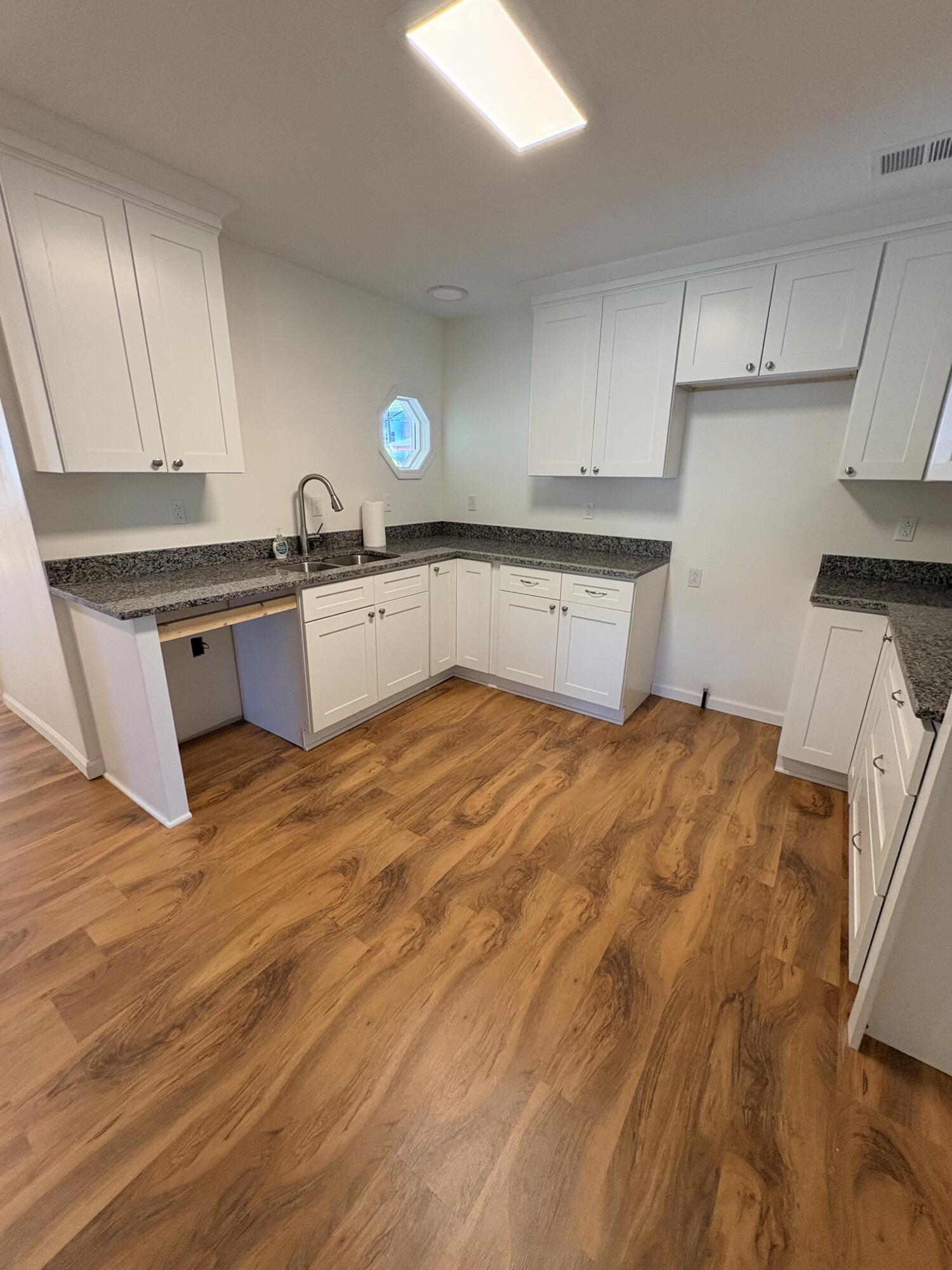 302 Commerce Street Property Photo 43