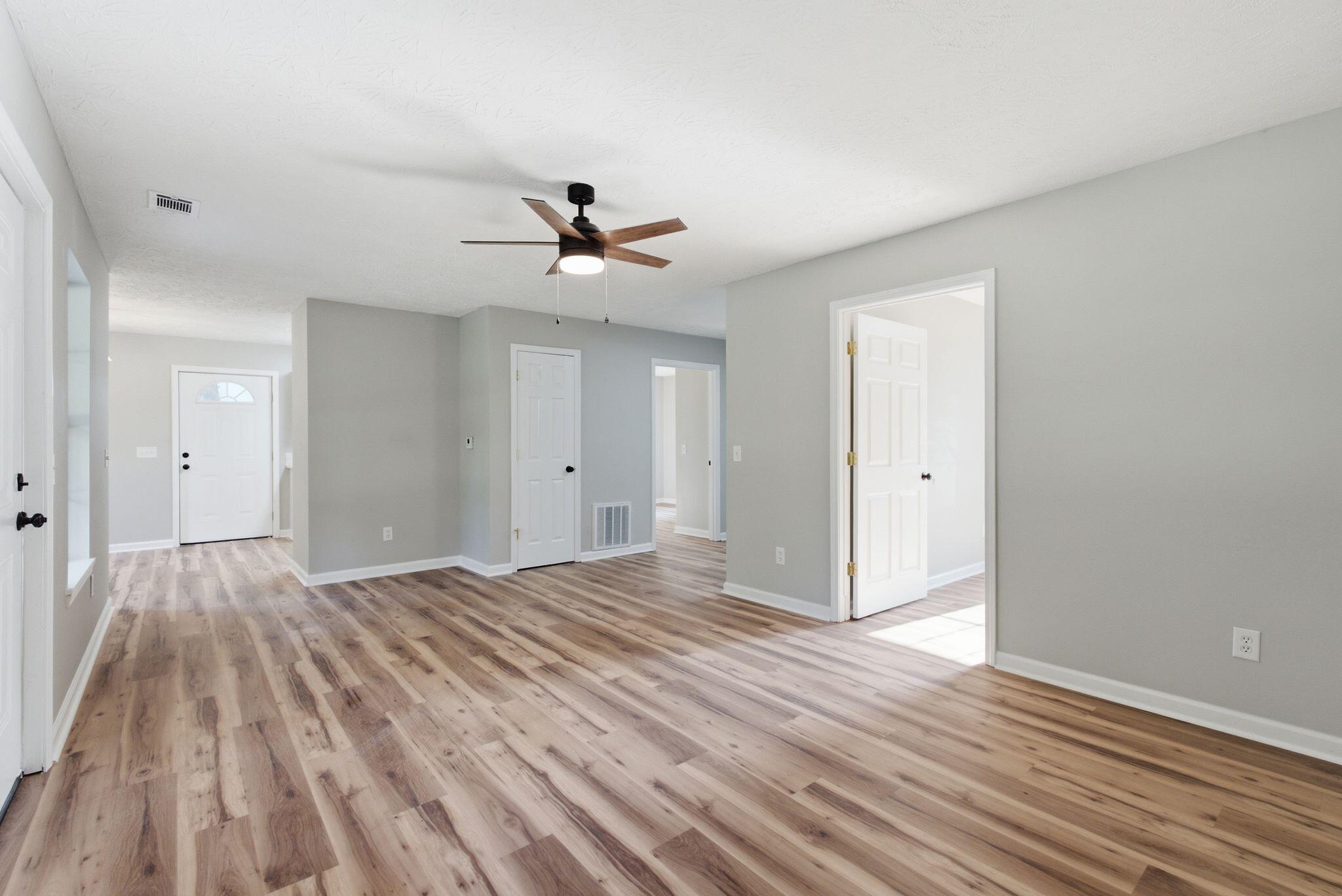 1194 Berdine Way Property Photo 8