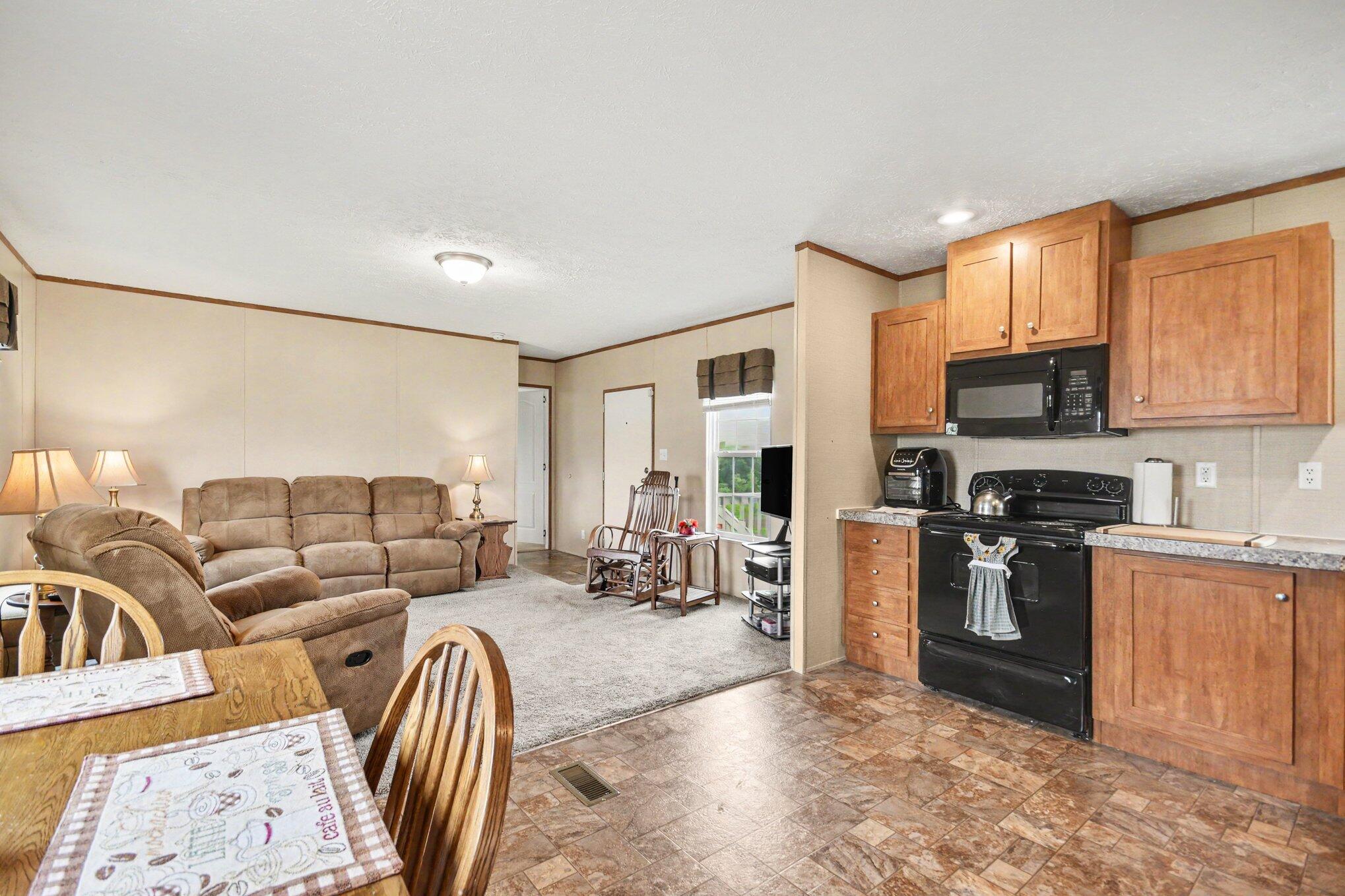 70 Tarter Lane Property Photo 9