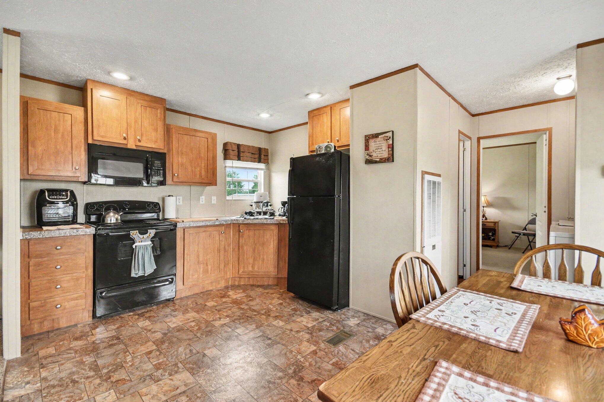 70 Tarter Lane Property Photo 8
