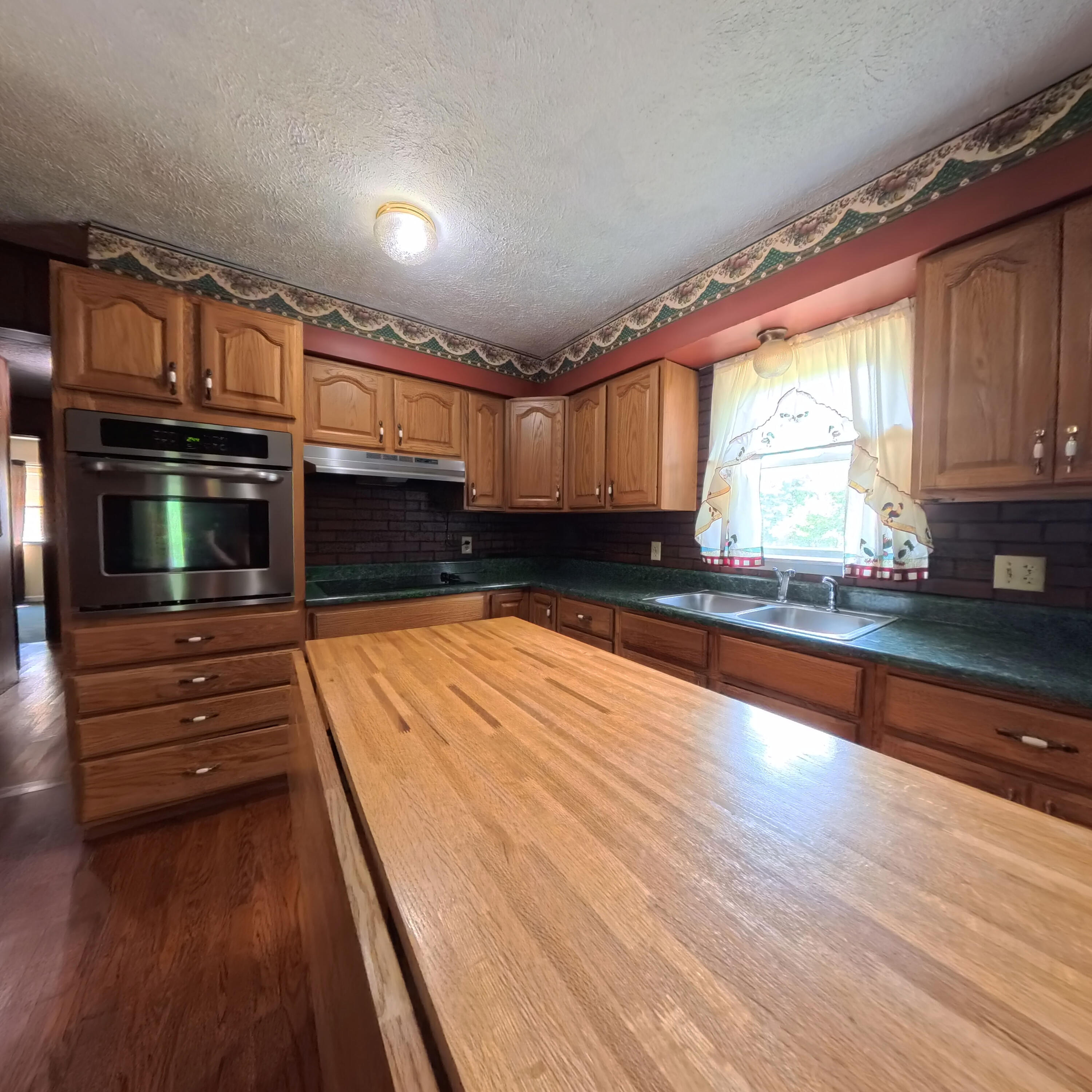 670 Racetrack Road Property Photo 8