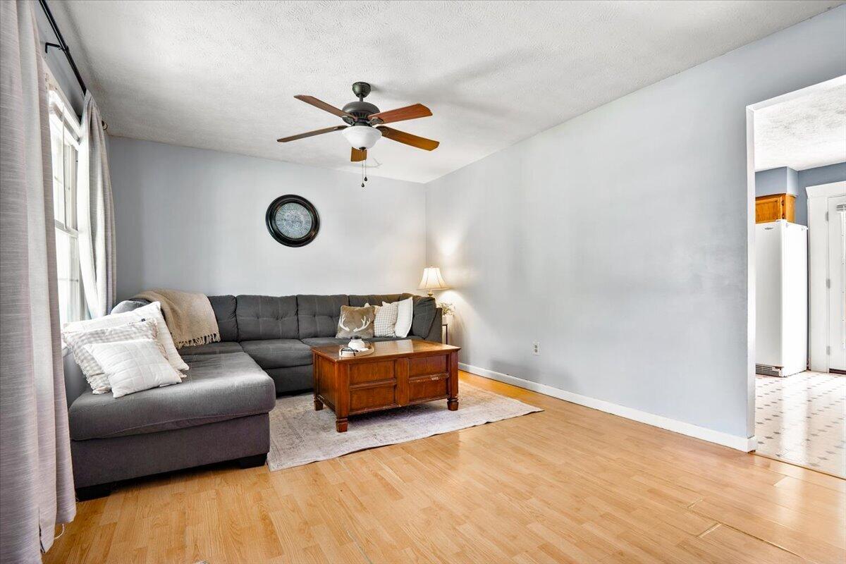 732 Oaklawn Circle Property Photo 4