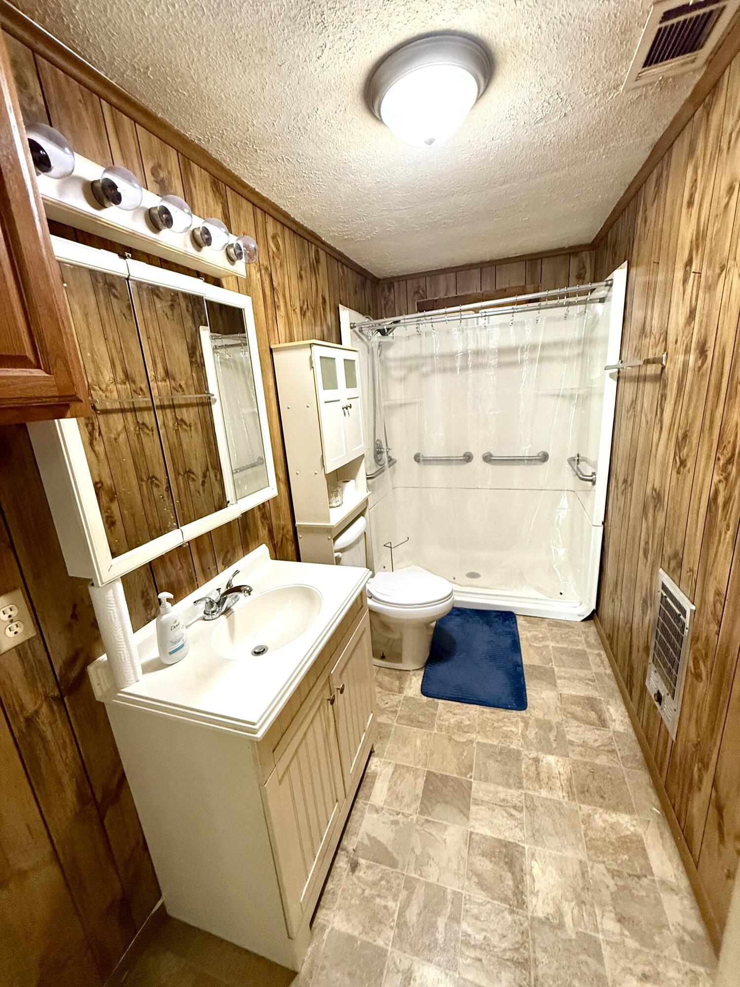 209 Randolph Street Property Photo 8