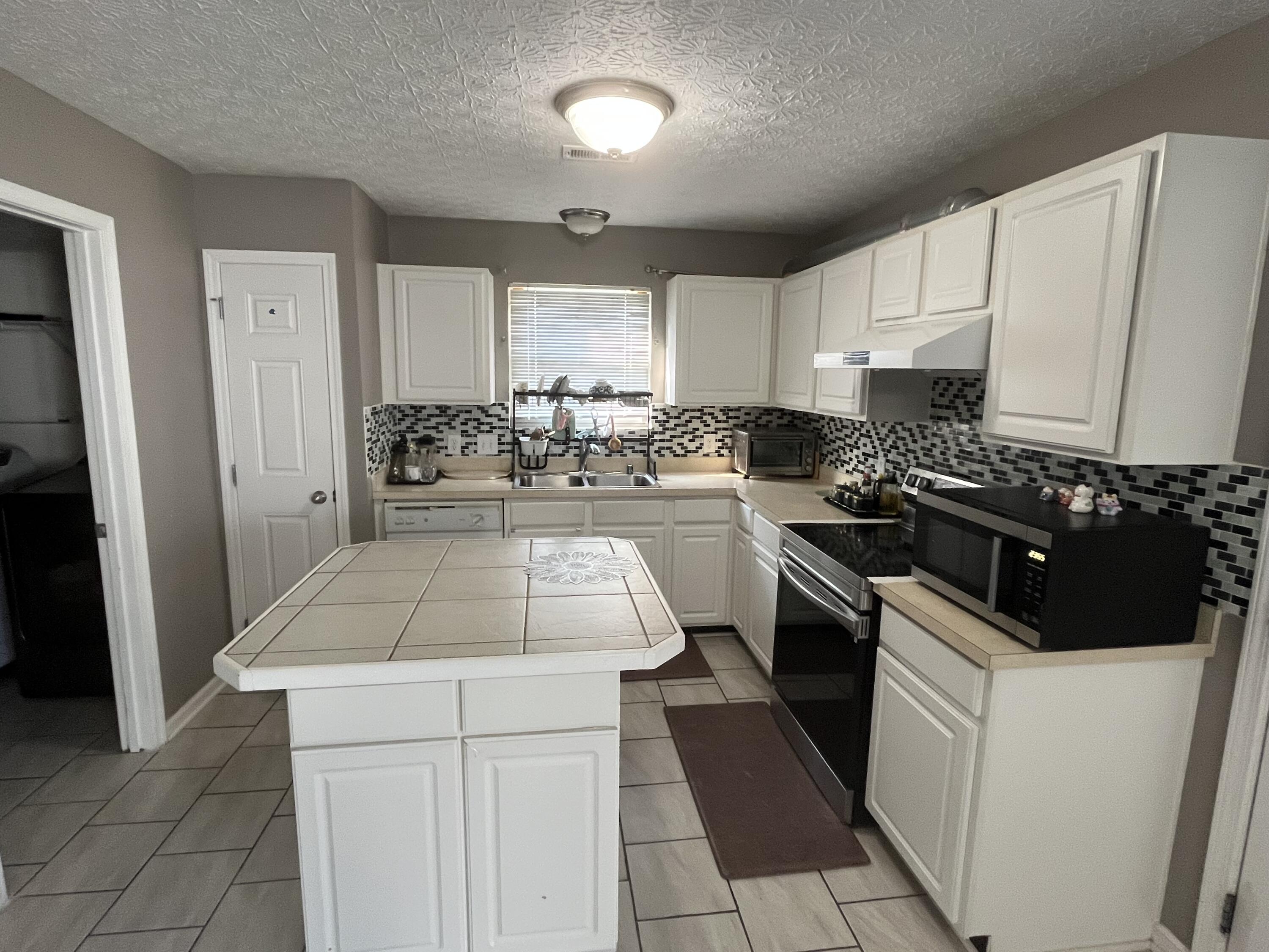 4217 Jasmine Rose Way Property Photo 3