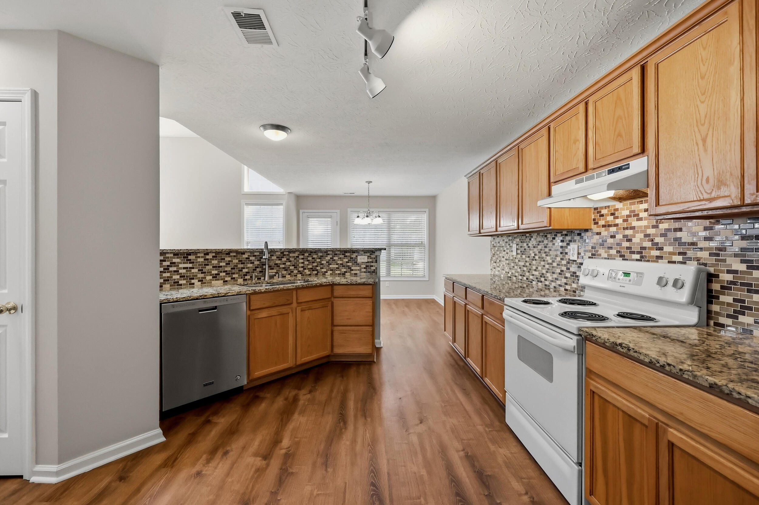 860 White Wood Flat Property Photo 10
