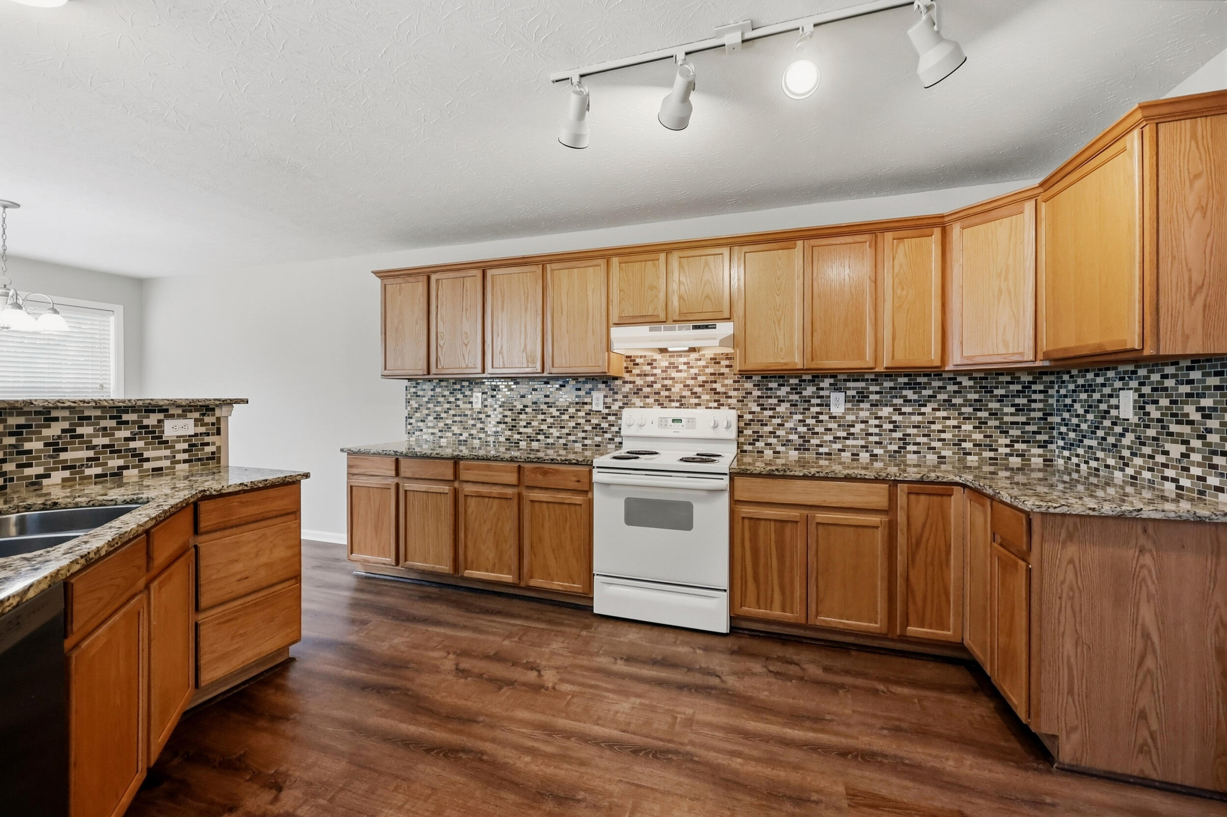 860 White Wood Flat Property Photo 15