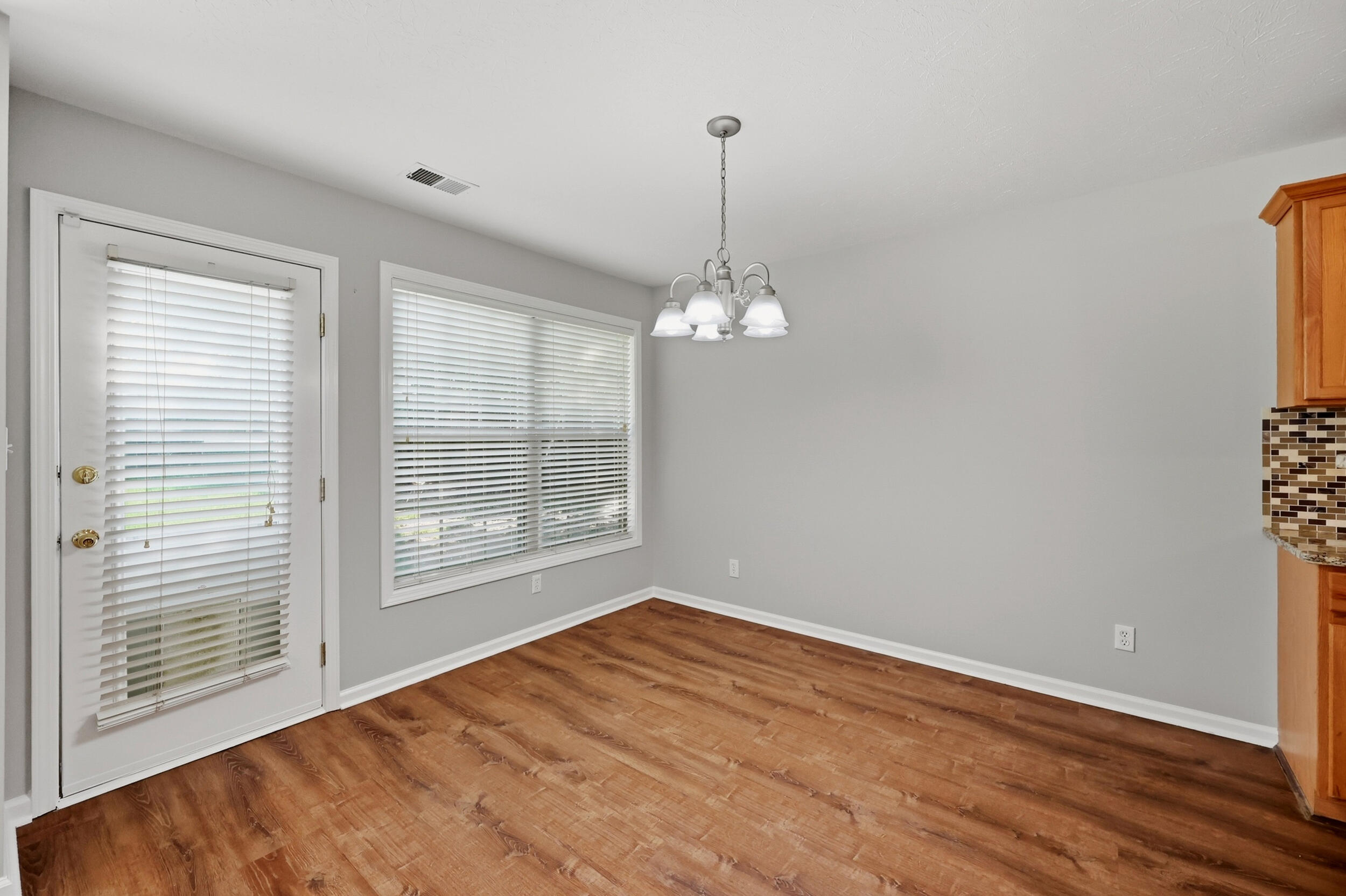 860 White Wood Flat Property Photo 17