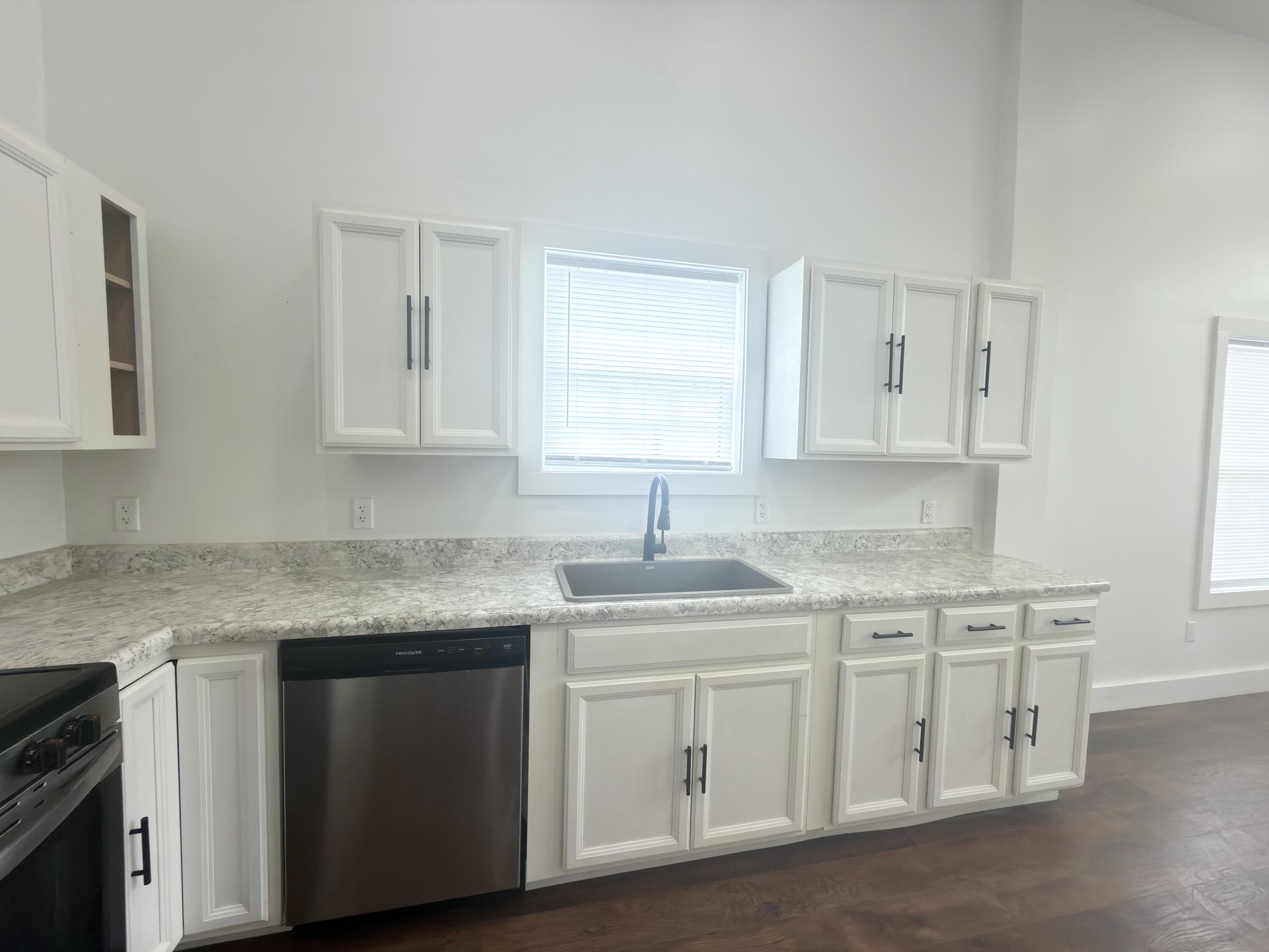 123 Oak Street Property Photo 6