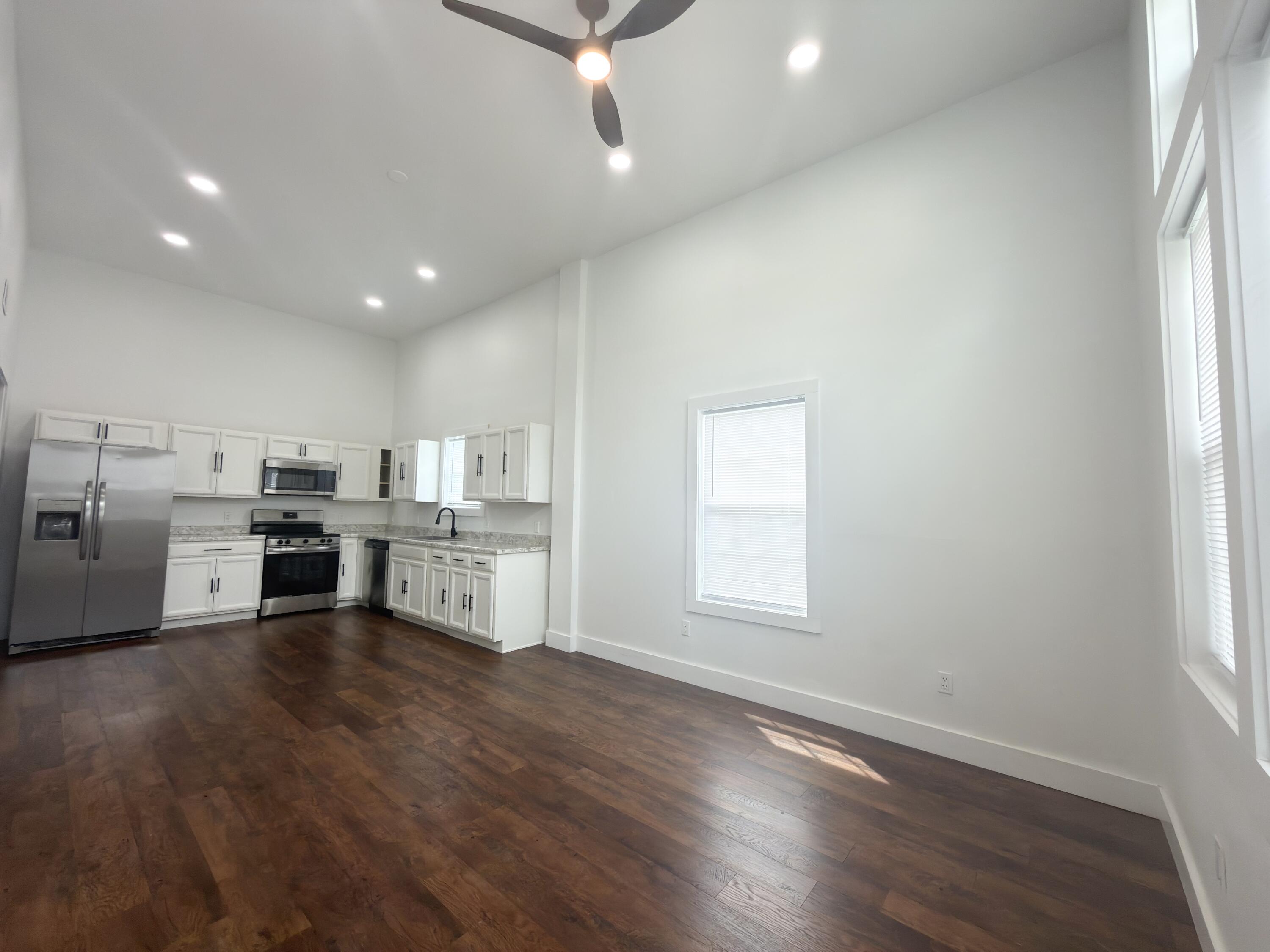 123 Oak Street Property Photo 7