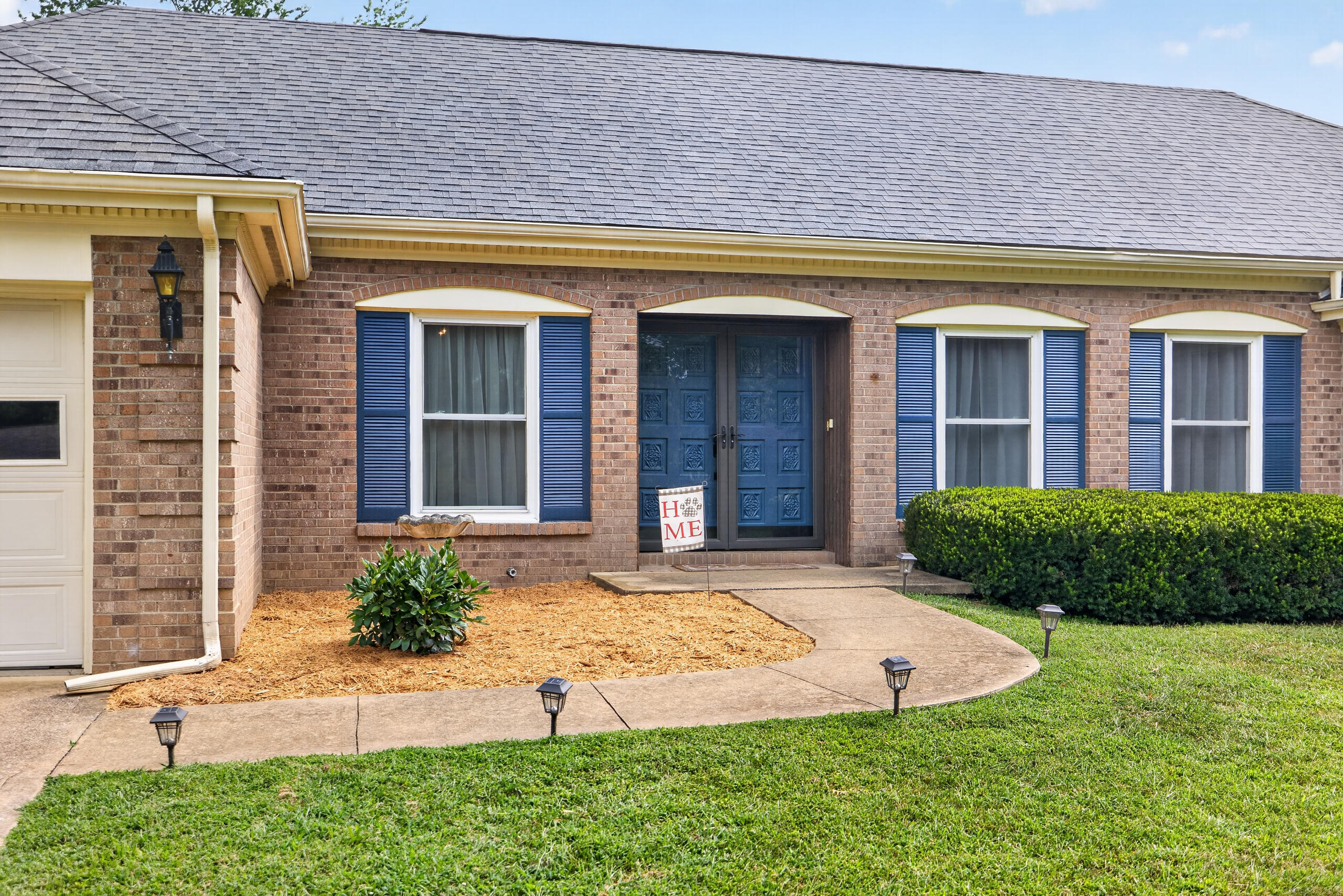 406 Lynnway Drive Property Photo 3