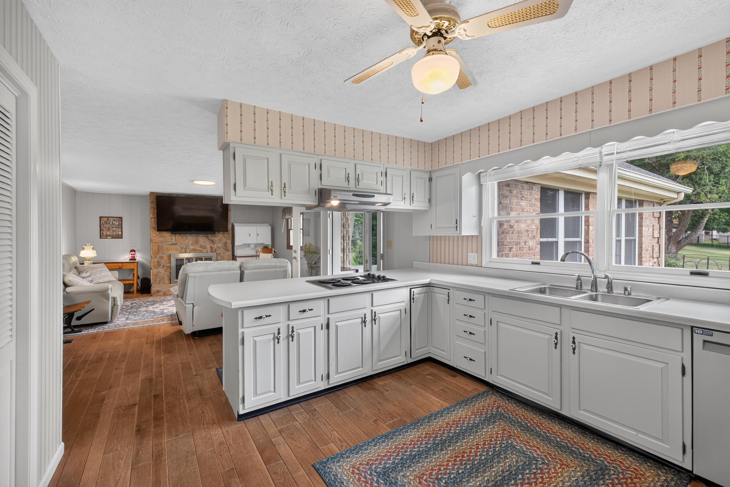406 Lynnway Drive Property Photo 10
