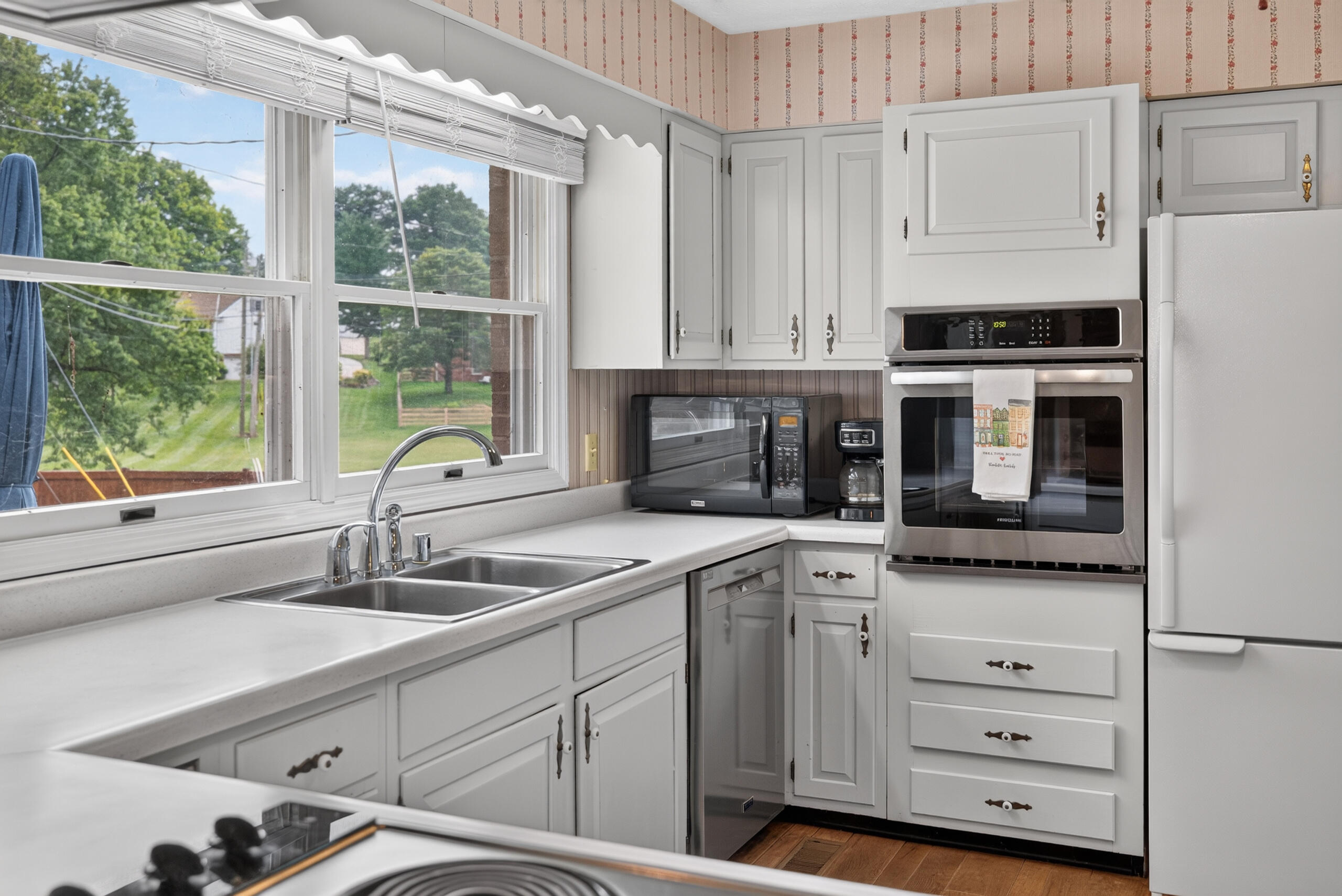 406 Lynnway Drive Property Photo 12