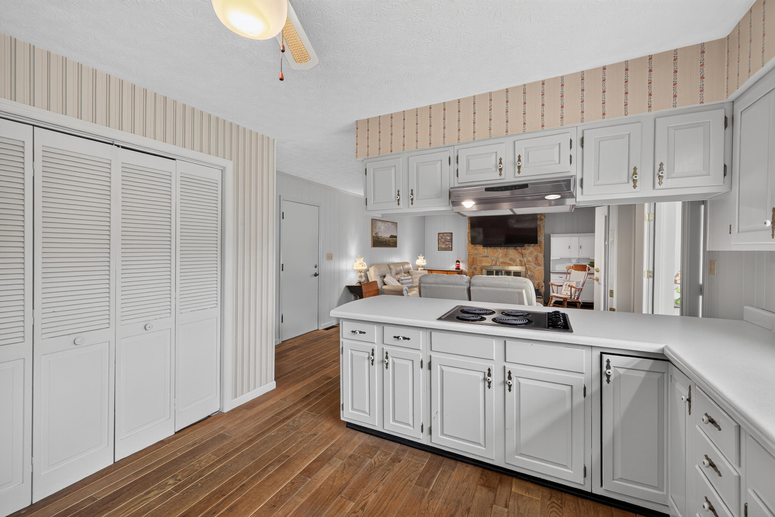 406 Lynnway Drive Property Photo 14