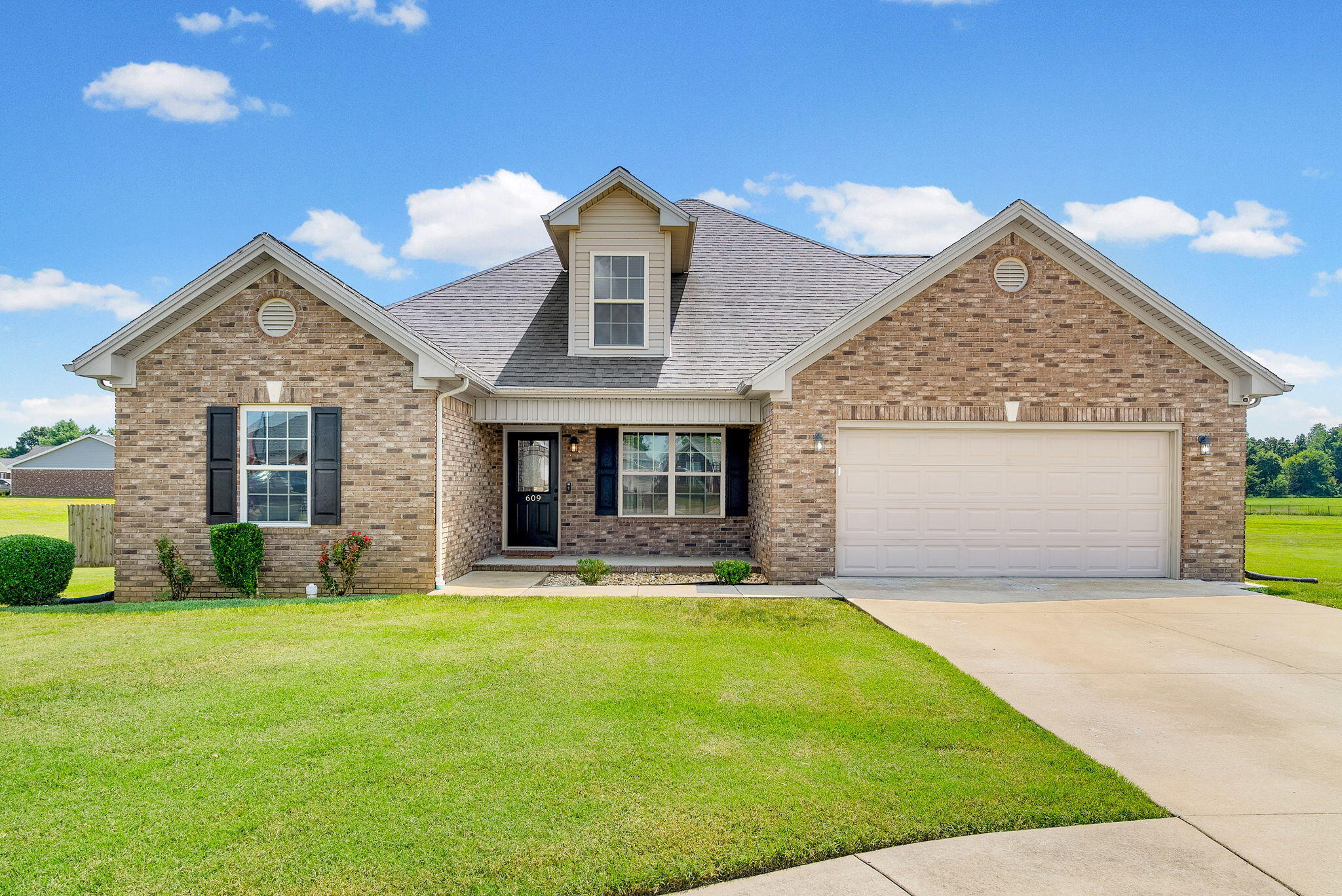 609 Summerset Place Property Photo 4