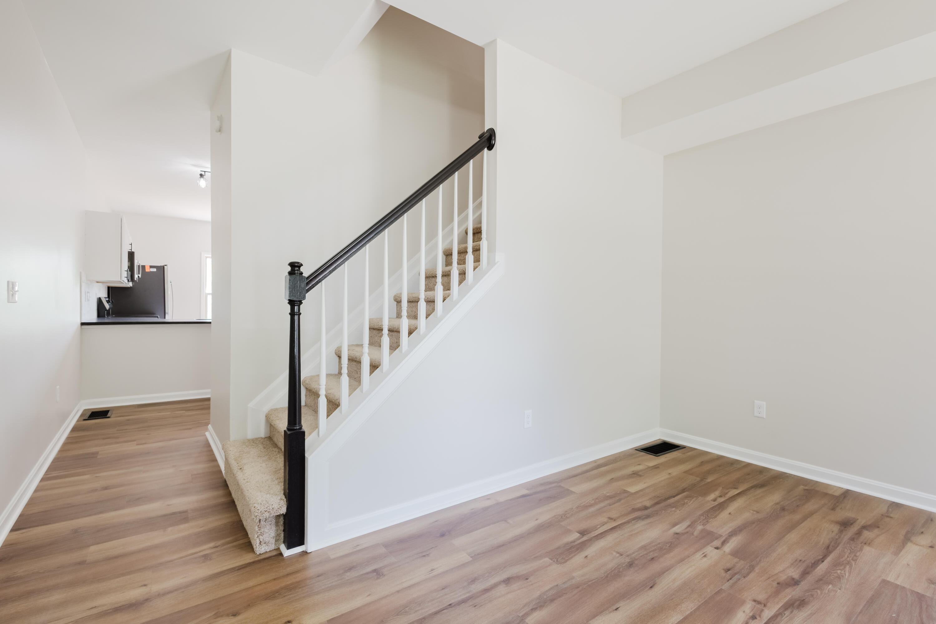 3052 Roundway Down Lane Property Photo 3