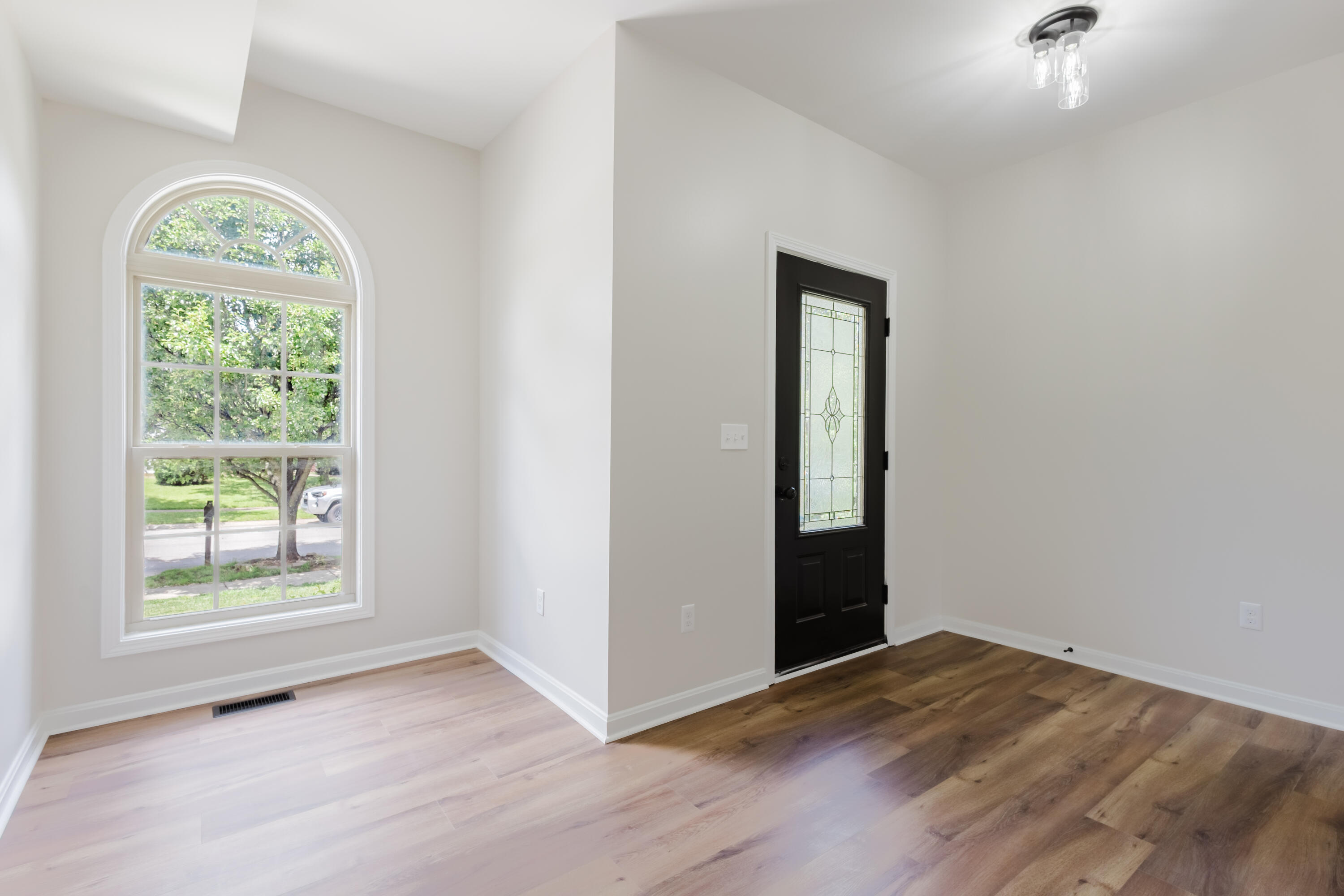 3052 Roundway Down Lane Property Photo 6