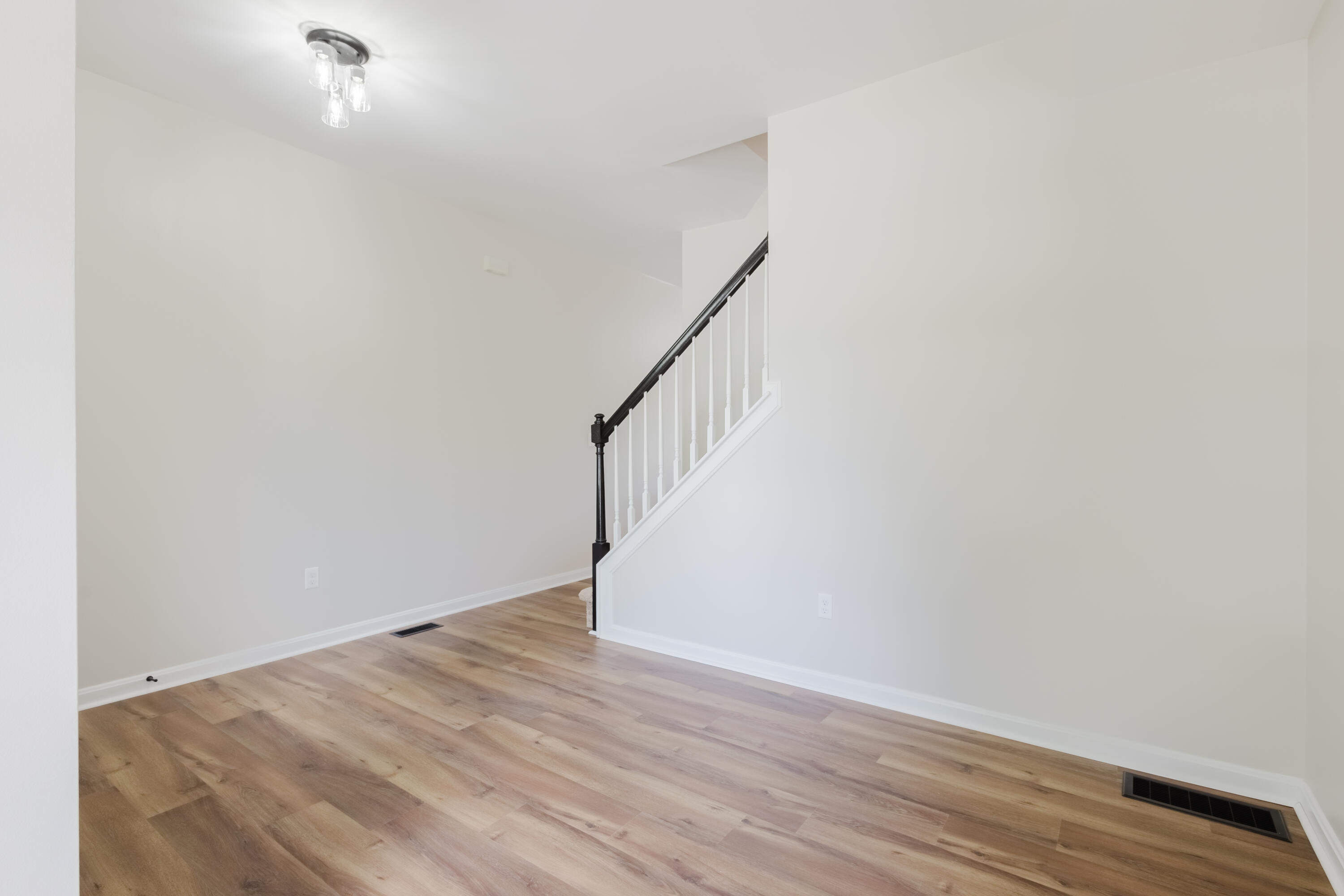 3052 Roundway Down Lane Property Photo 7