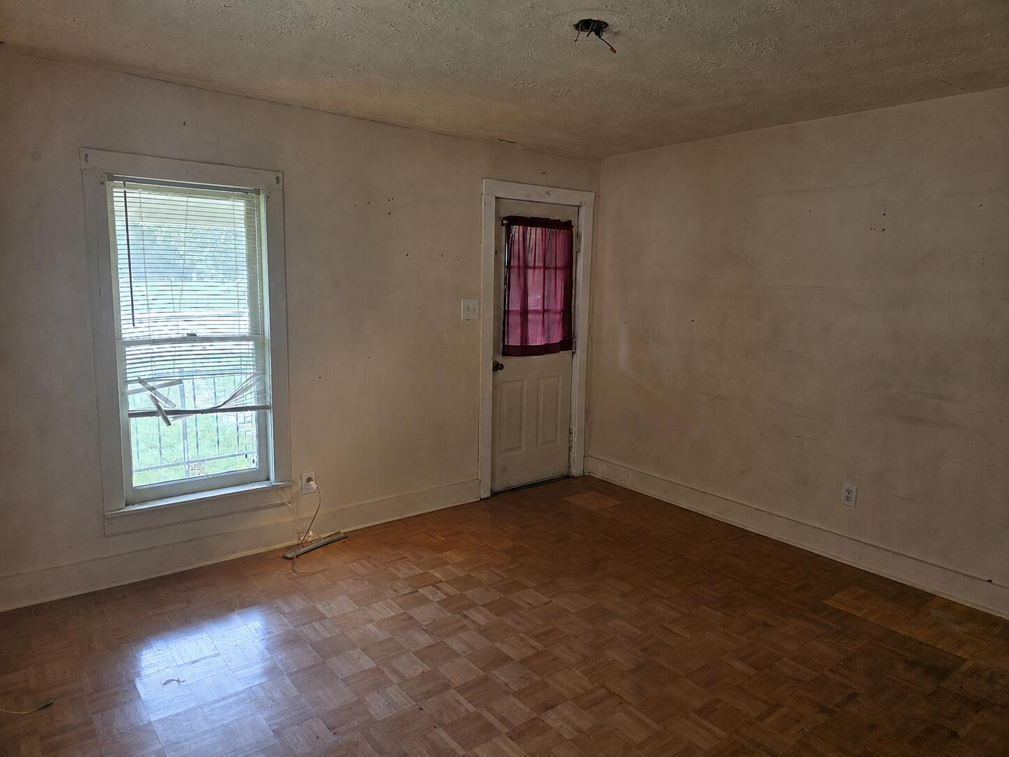 1303 E Main Street Property Photo 4