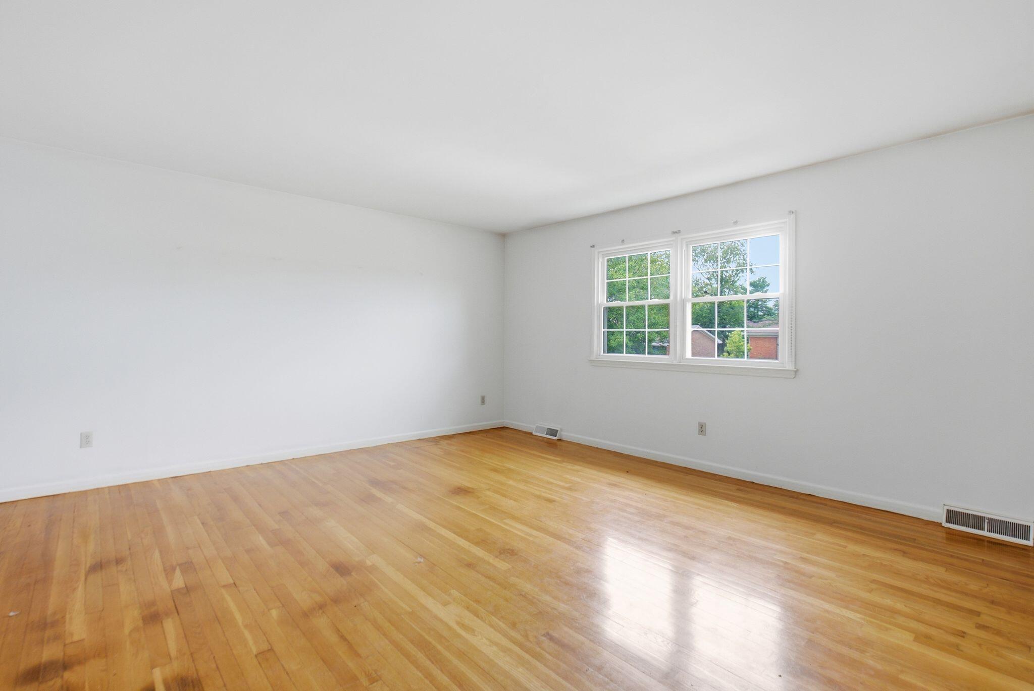 481 Severn Way Property Photo 6