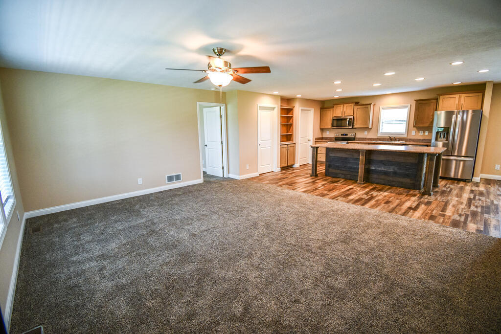 700 Aubrie Boulevard Property Photo 13
