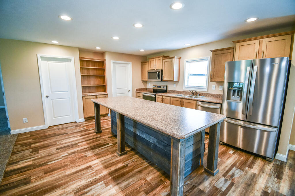 700 Aubrie Boulevard Property Photo 14