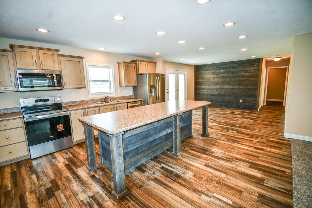 700 Aubrie Boulevard Property Photo 15