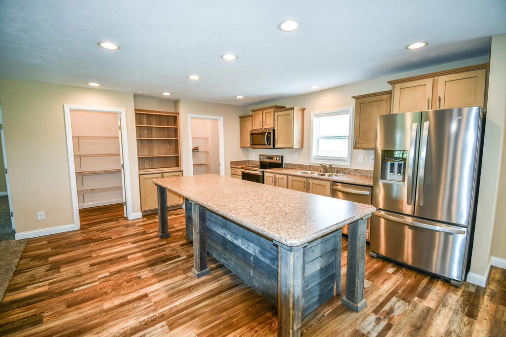 700 Aubrie Boulevard Property Photo 16