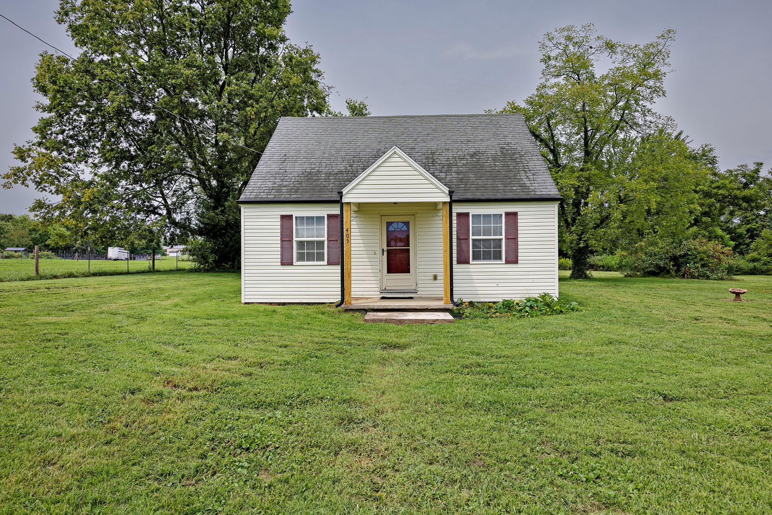 405 Highway 2141 Property Photo 2