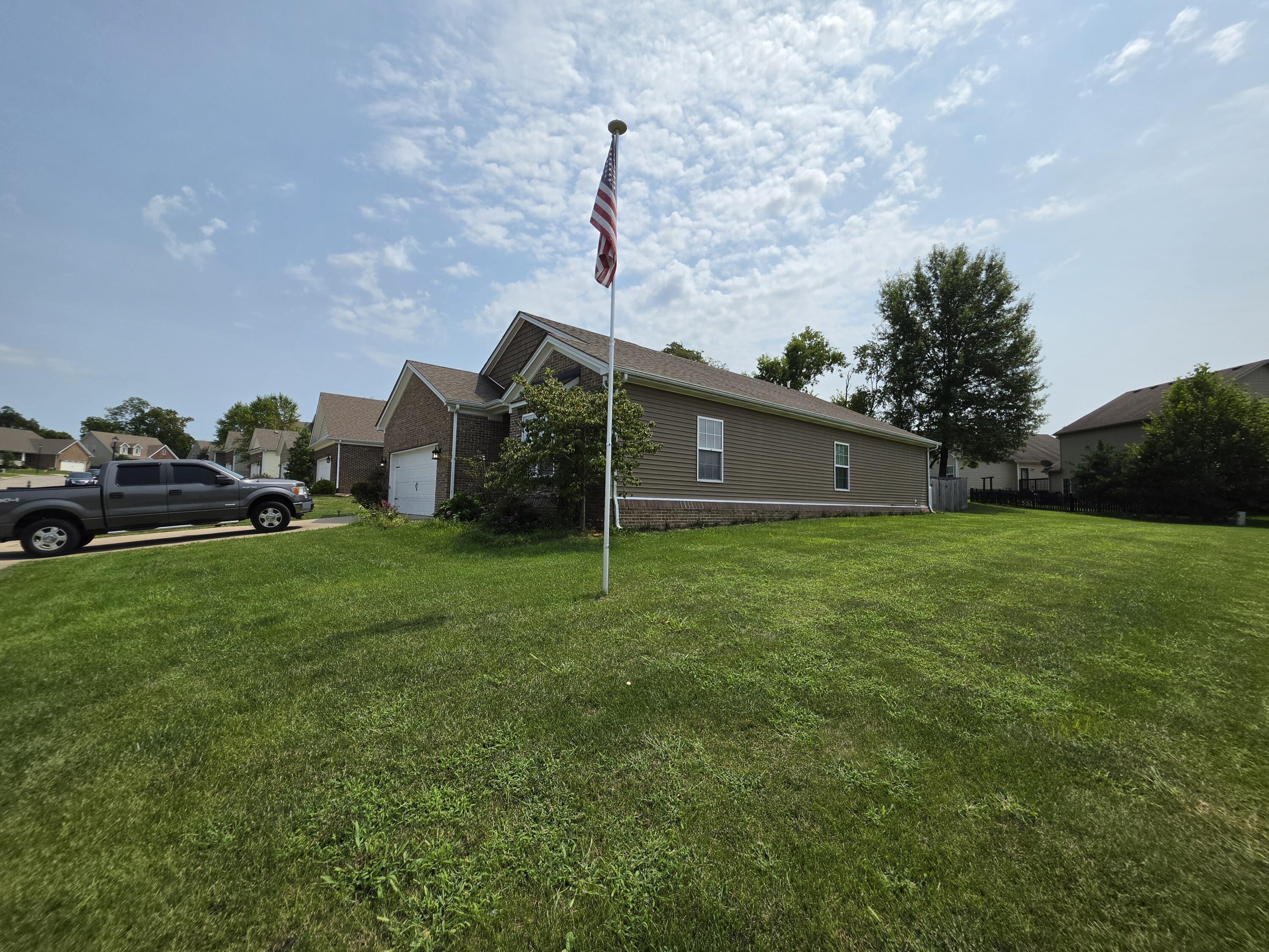 100 Stephen Drive Property Photo 3