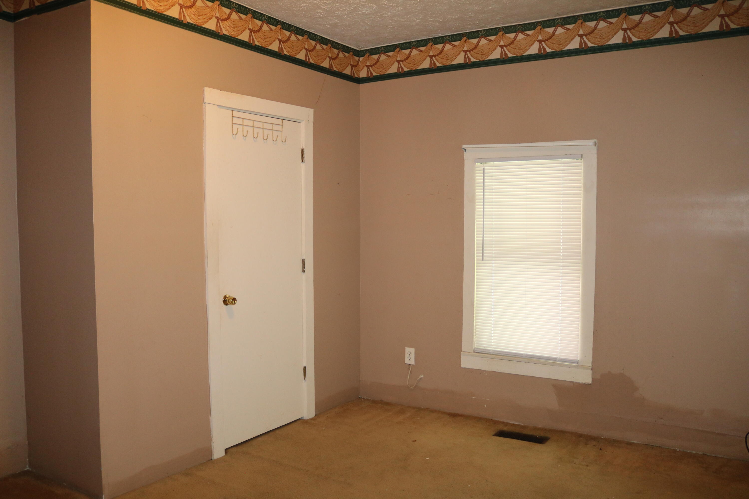 700 Main Street Property Photo 6