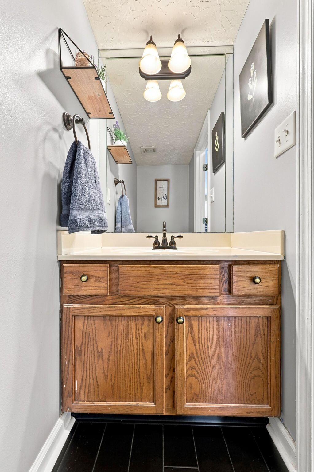 532 Amberley Drive Property Photo 11