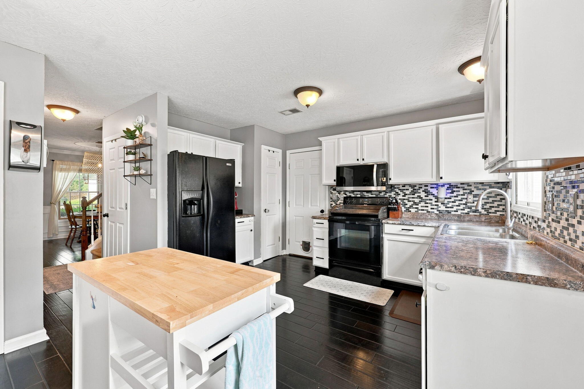 532 Amberley Drive Property Photo 13