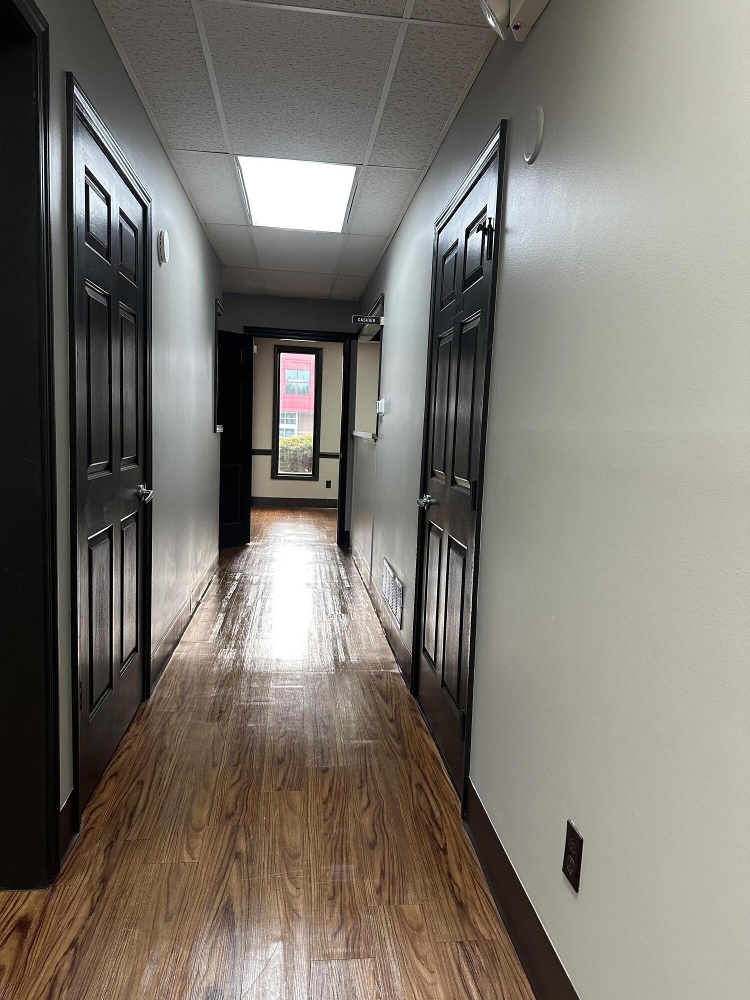 100 Greenbriar Drive Property Photo 14