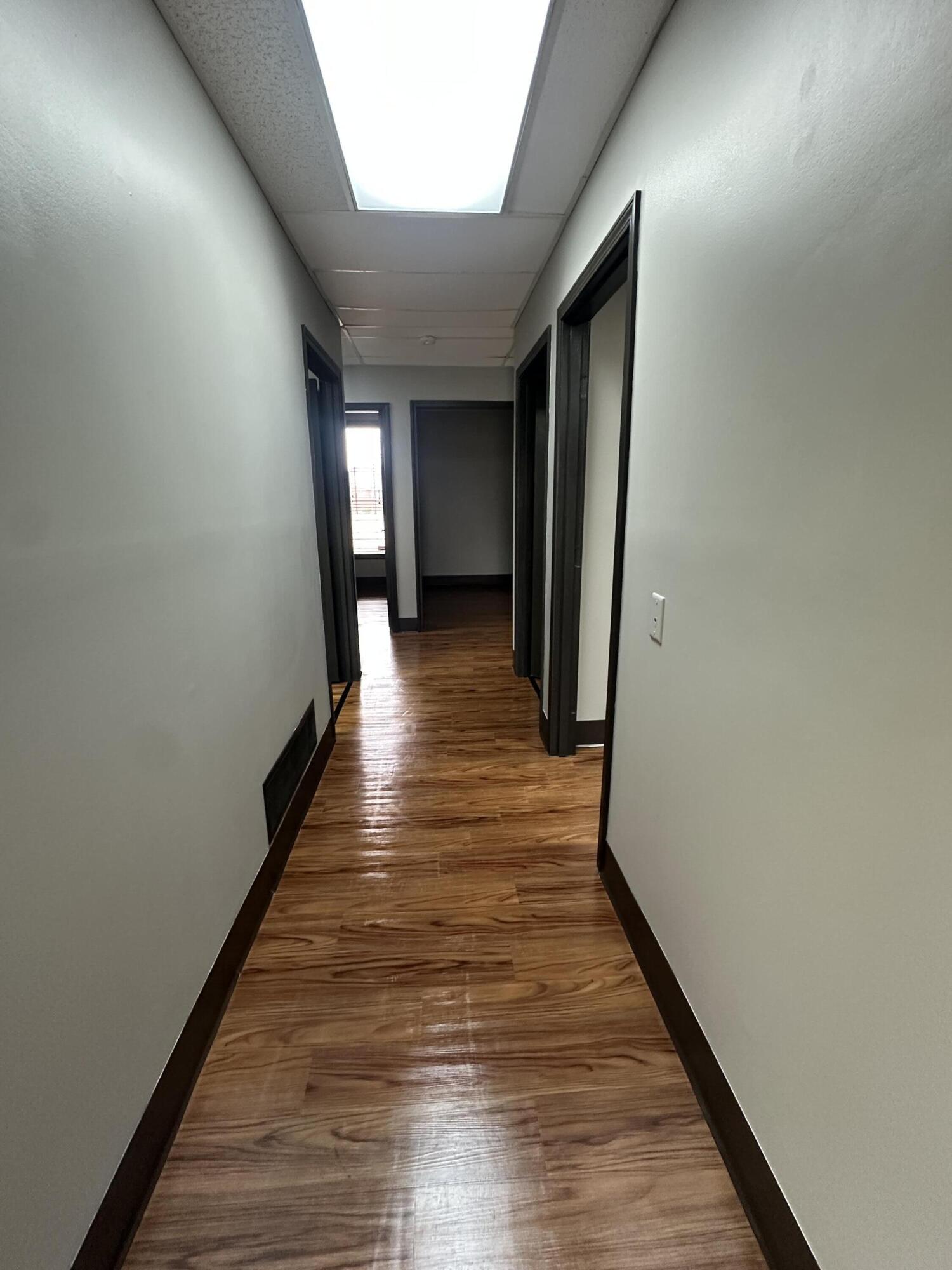 100 Greenbriar Drive Property Photo 15