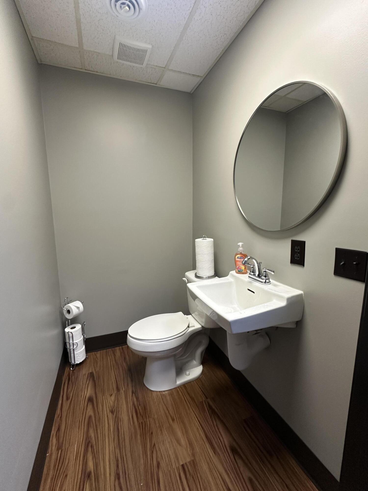 100 Greenbriar Drive Property Photo 21