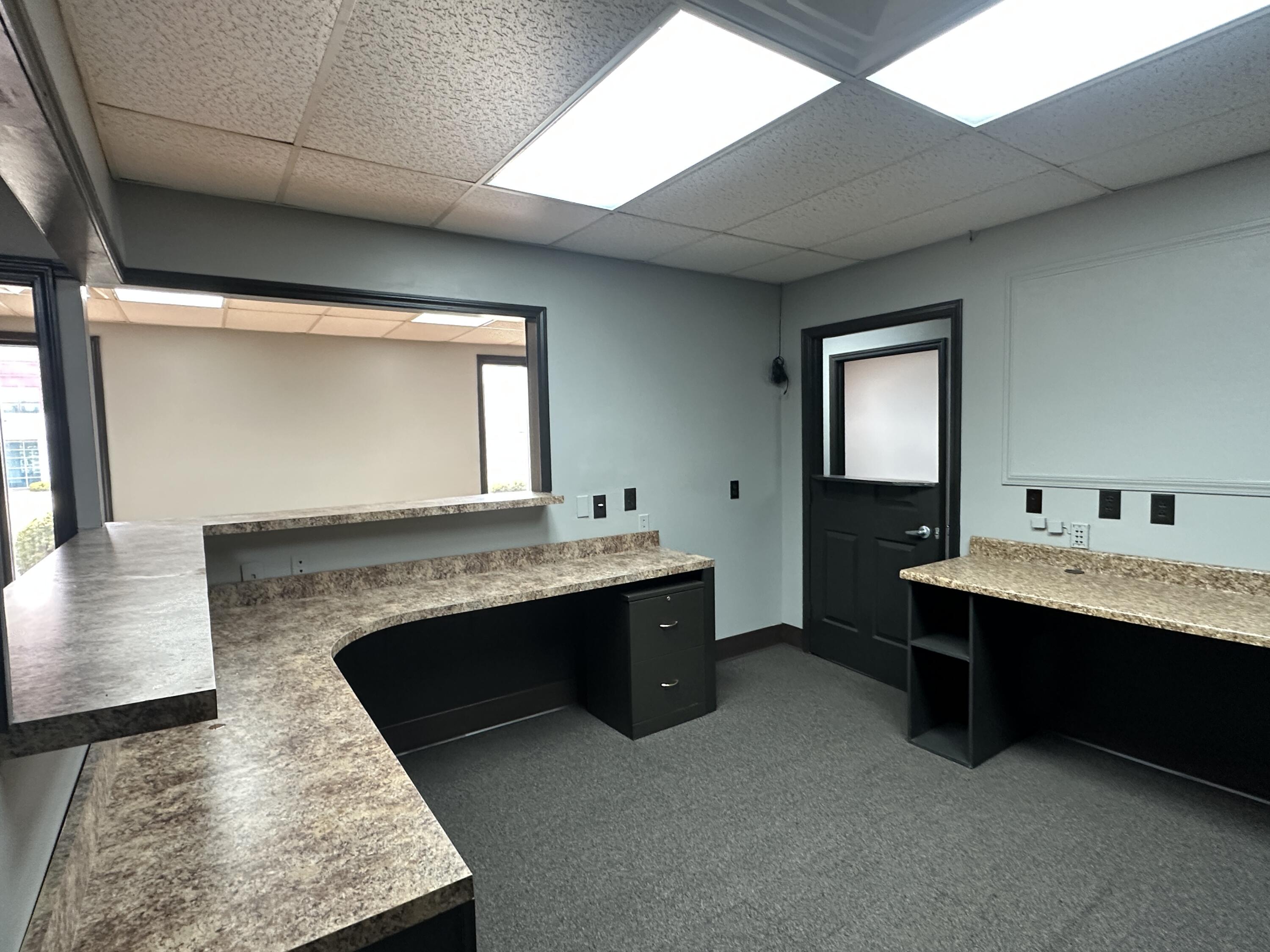 100 Greenbriar Drive Property Photo 32