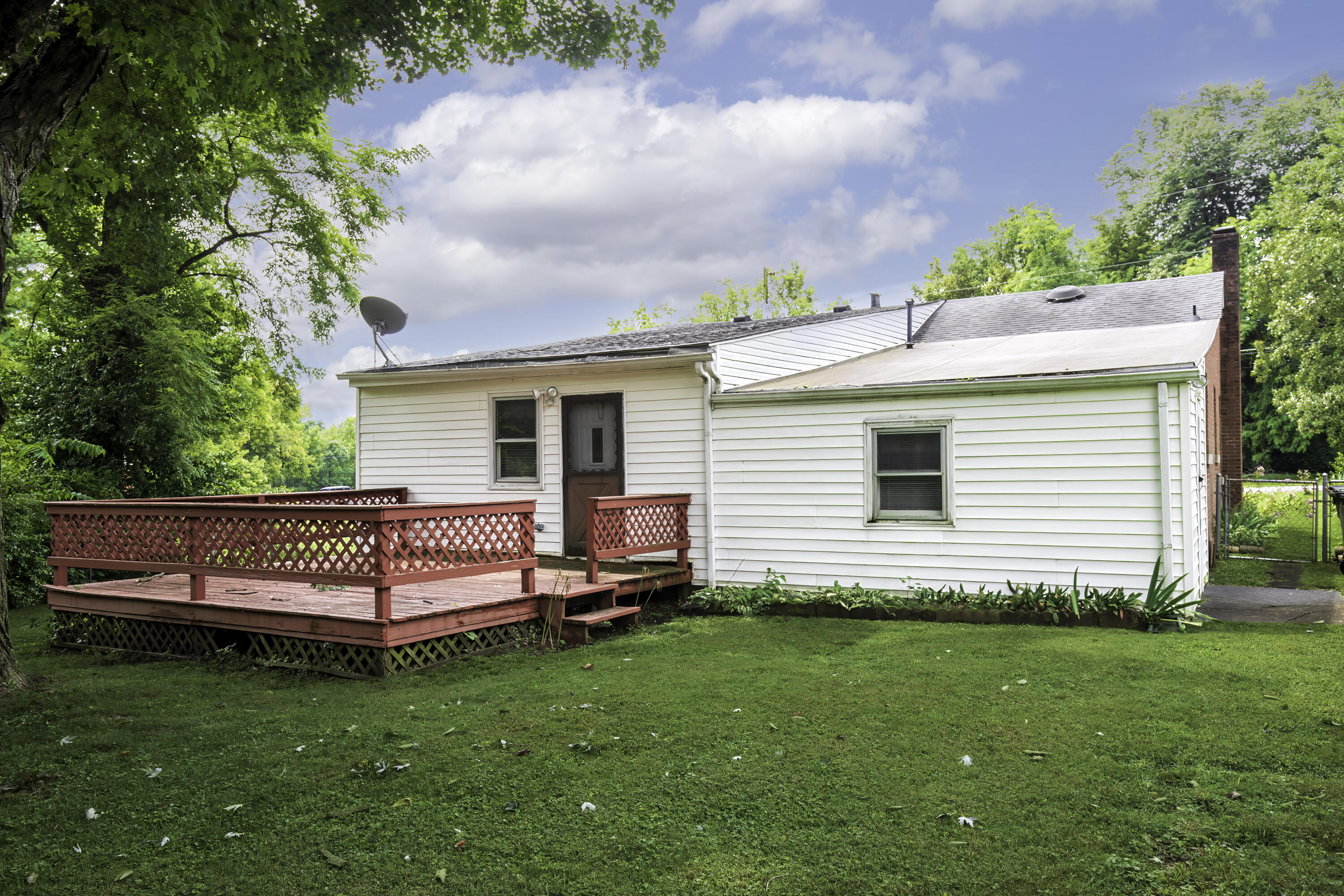 224 E Cross Street Property Photo 6