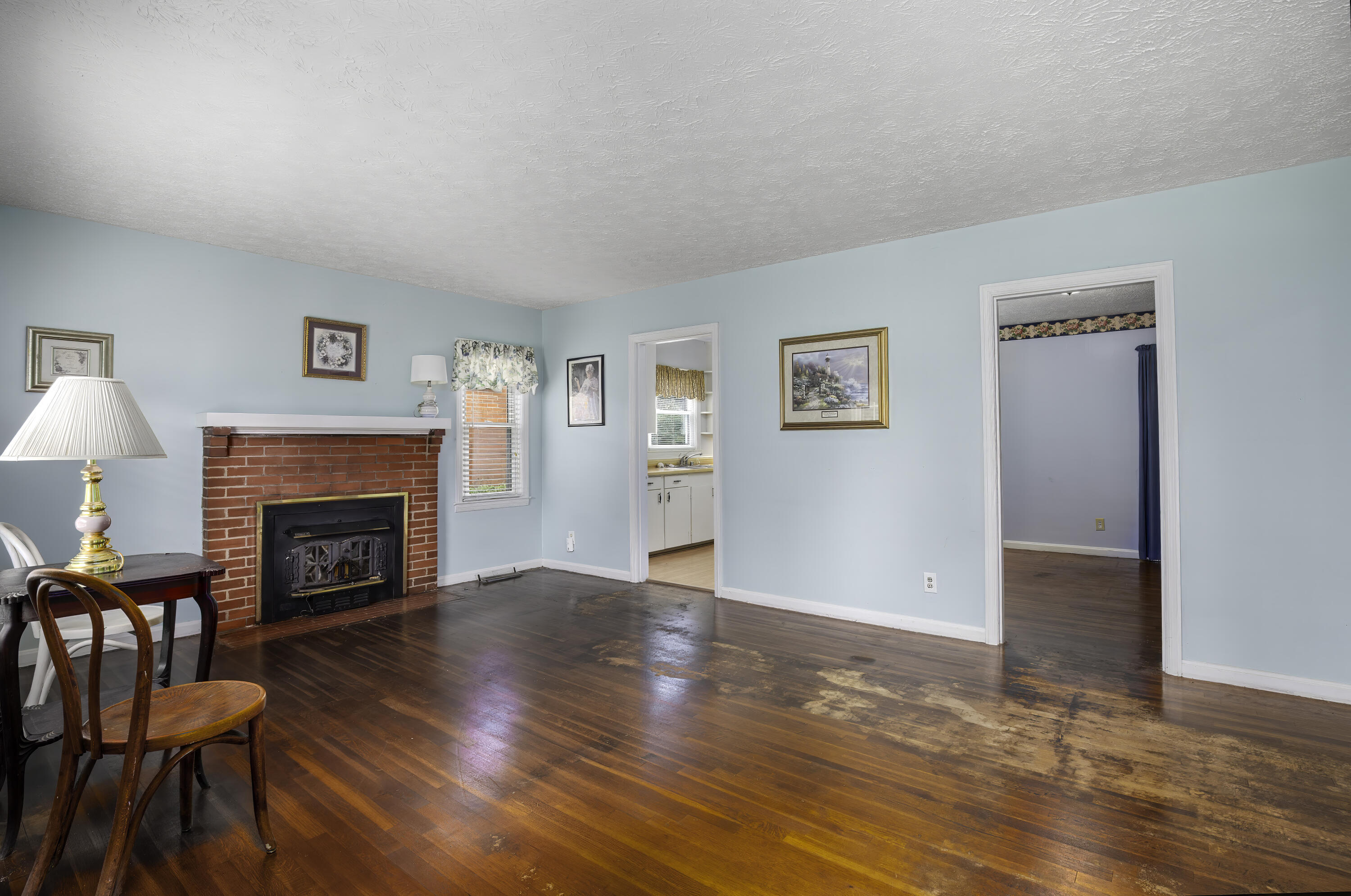 224 E Cross Street Property Photo 9