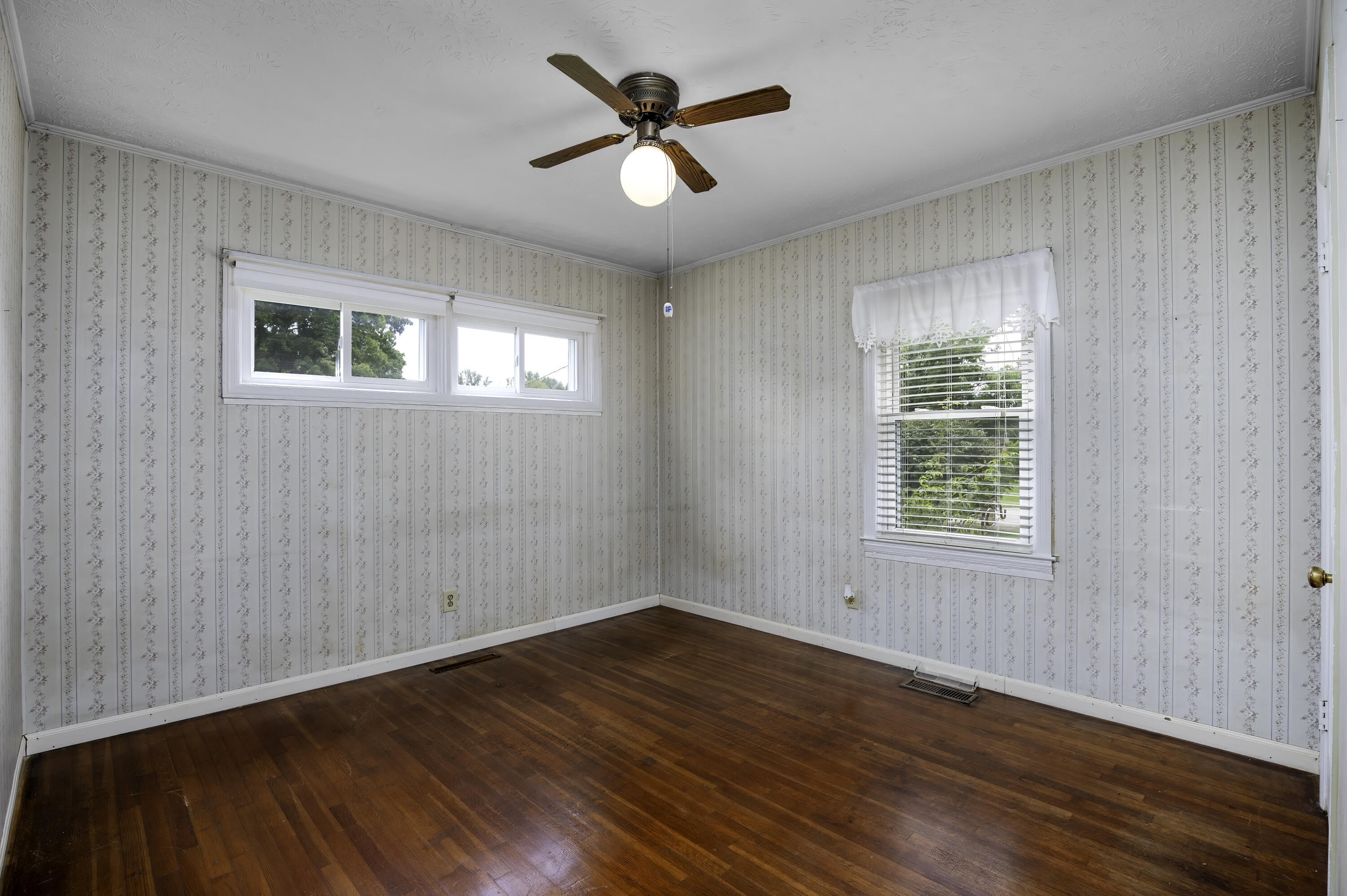 224 E Cross Street Property Photo 13