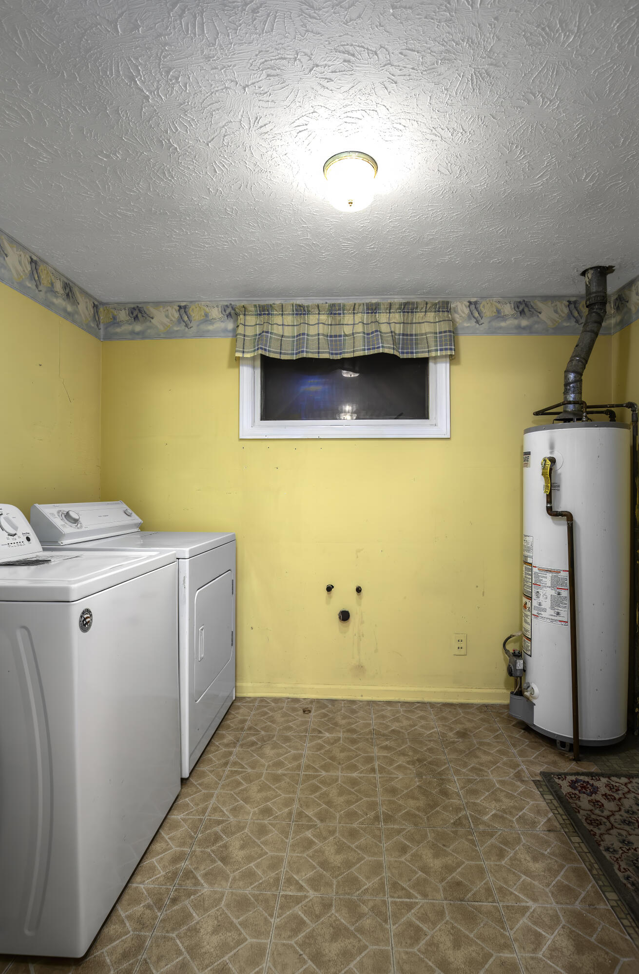224 E Cross Street Property Photo 20