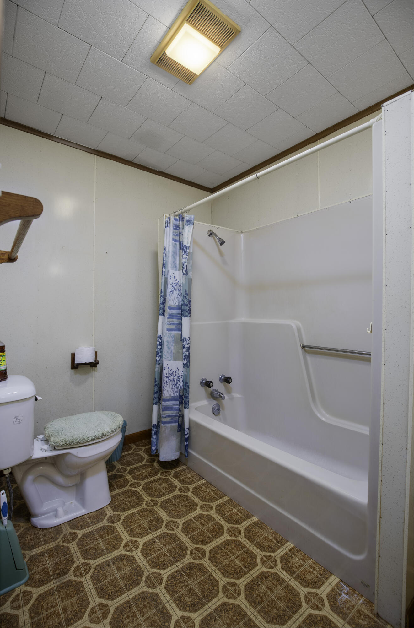 224 E Cross Street Property Photo 26