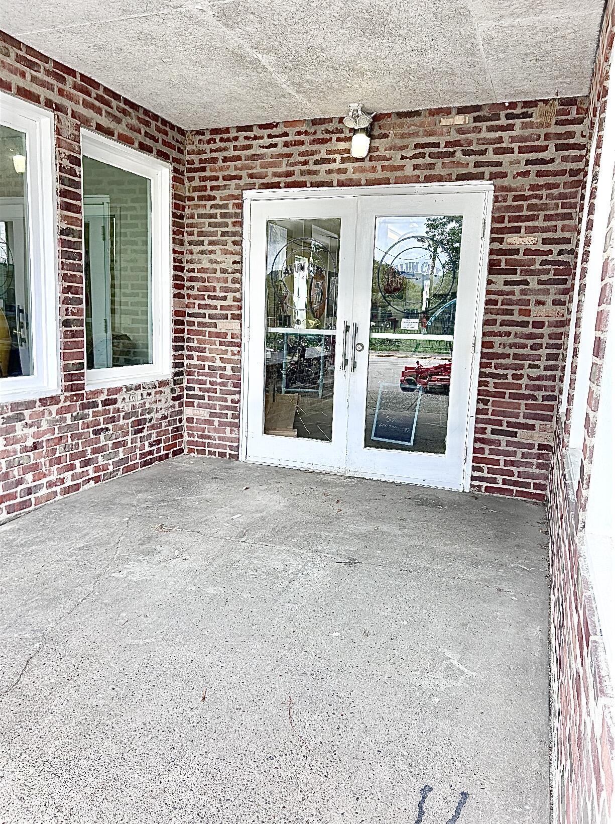 128 Front Street Property Photo 6