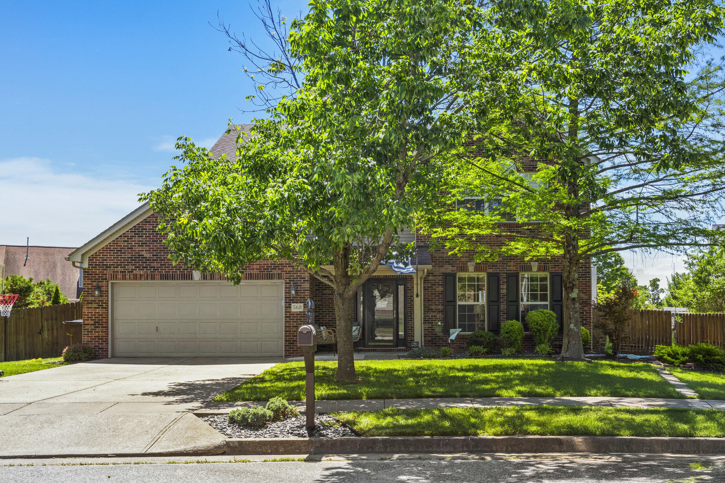 568 Thames Circle Property Photo 3
