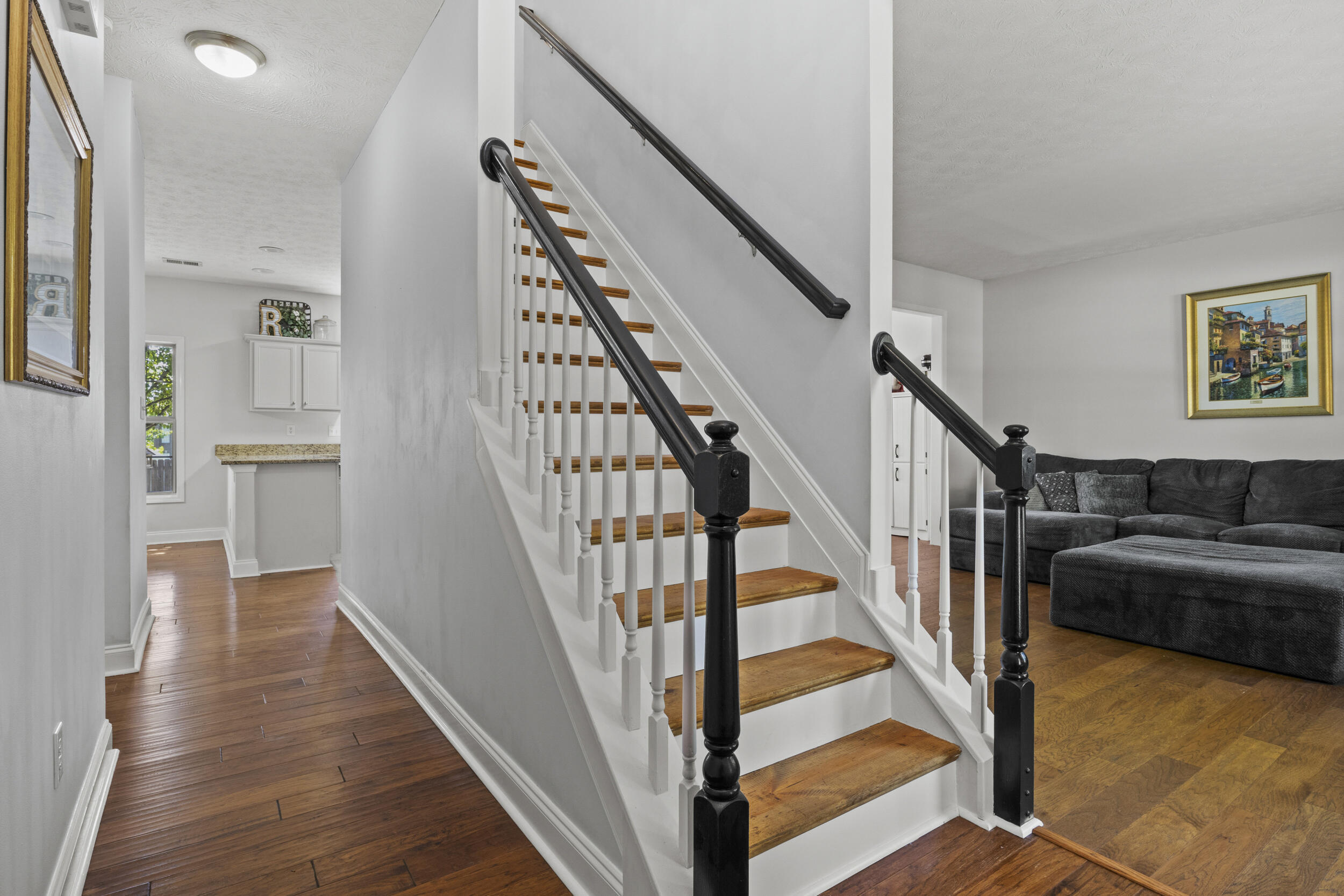 568 Thames Circle Property Photo 8