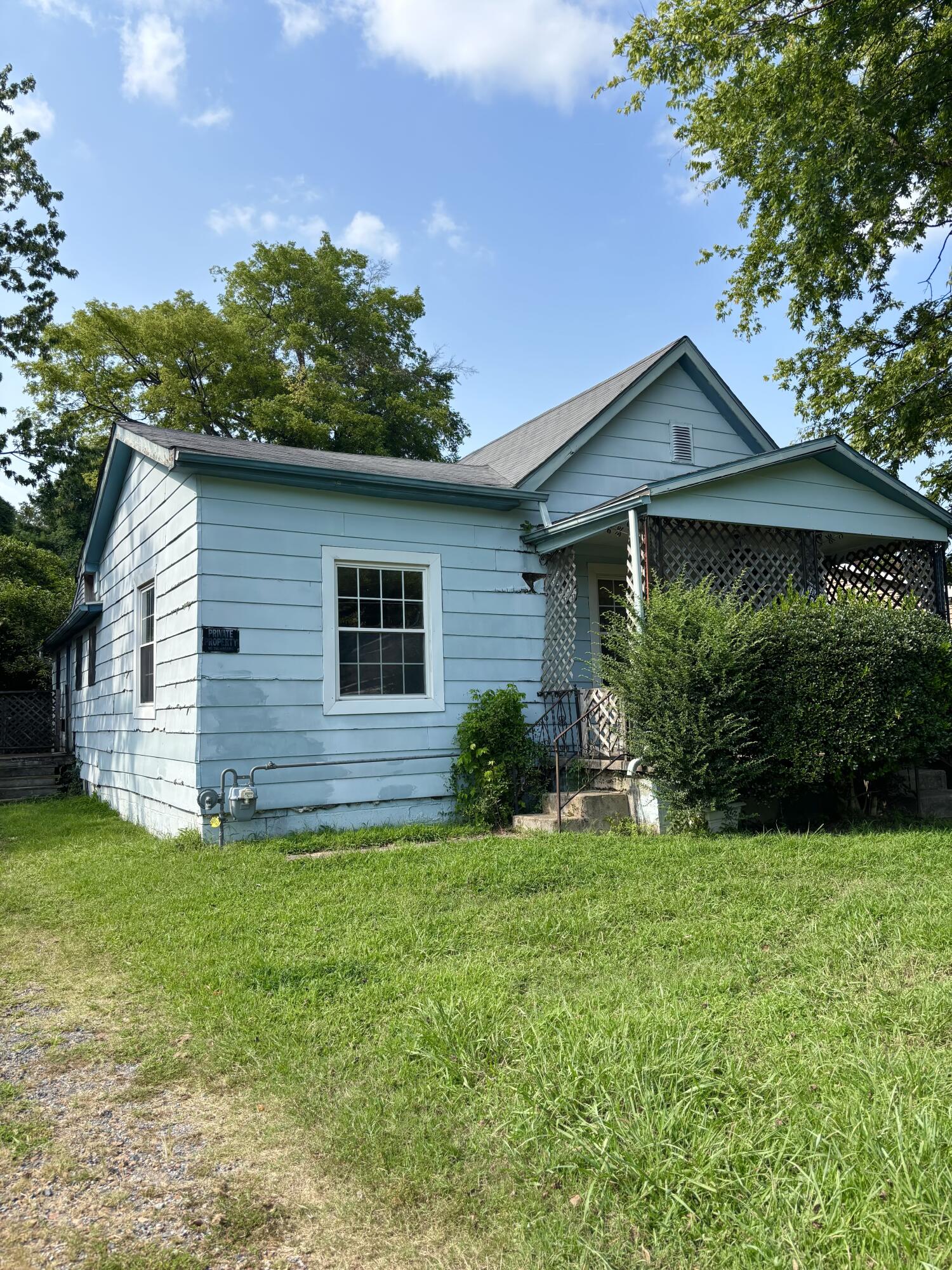 419 Elizabeth Property Photo 2