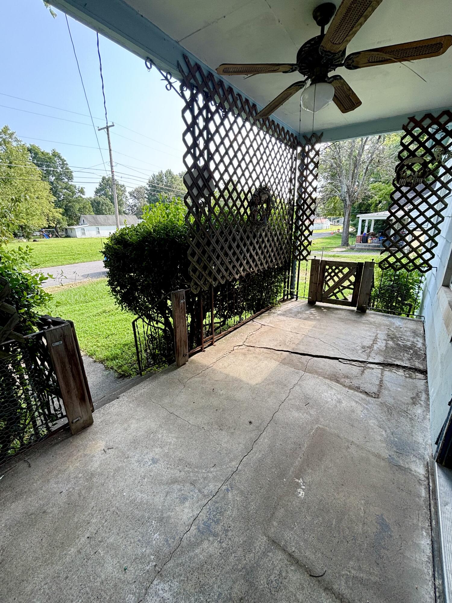 419 Elizabeth Property Photo 4