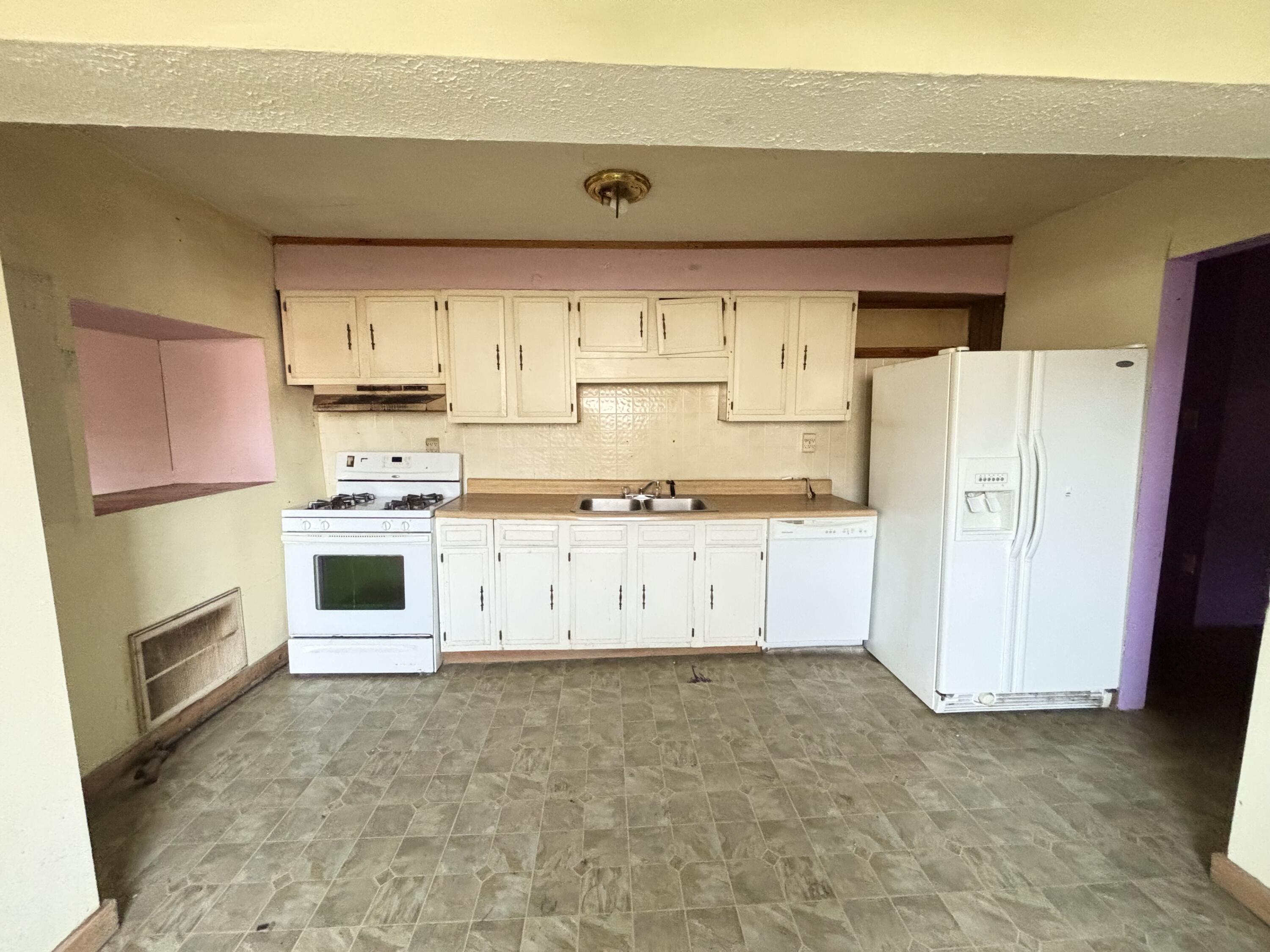 419 Elizabeth Property Photo 11