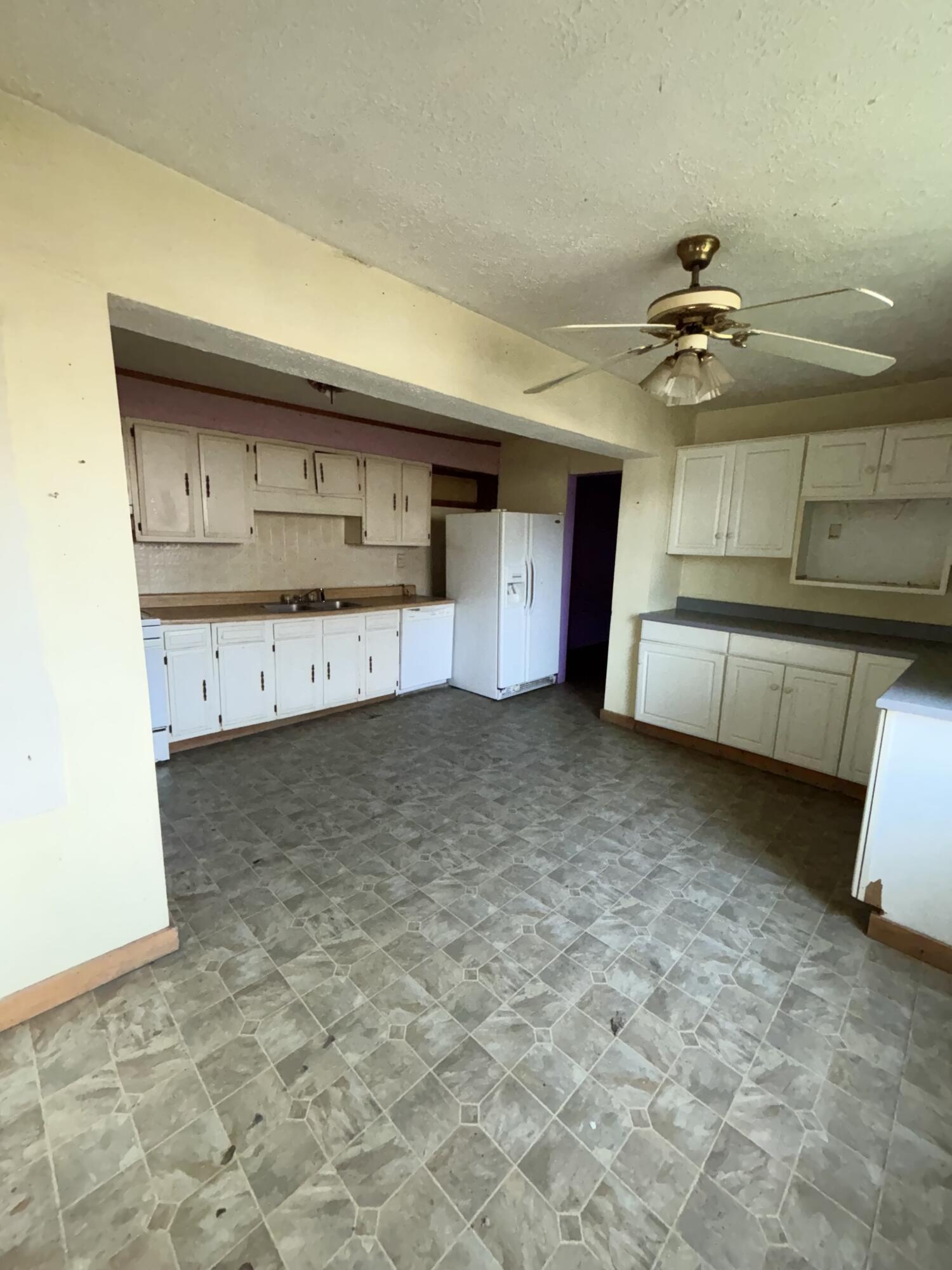 419 Elizabeth Property Photo 12