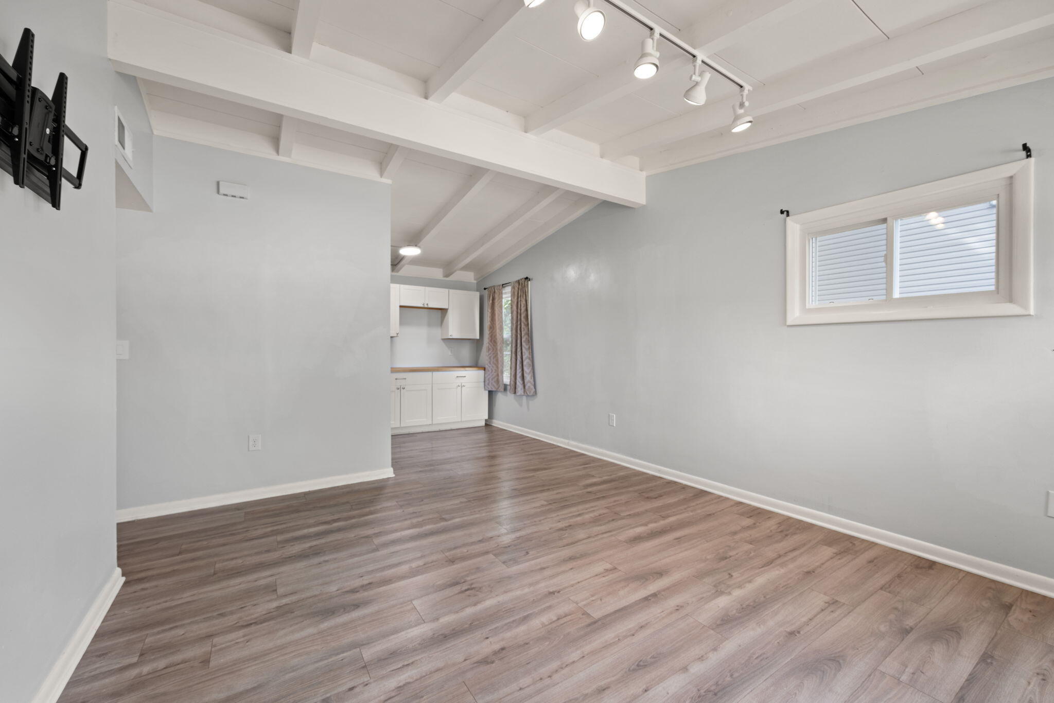 1568 Heron Lane Property Photo 7